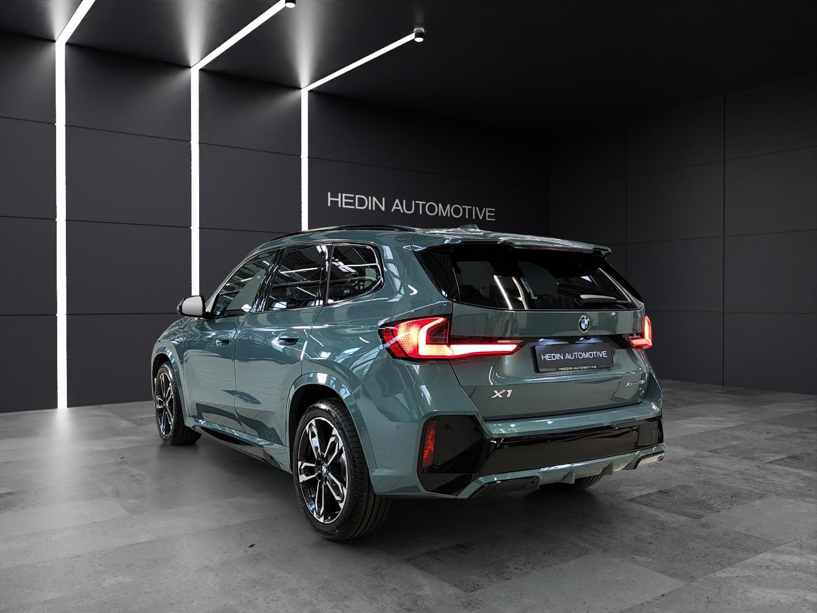 BMW X1 U11 23i xDrive paddles-showroom-element-3
