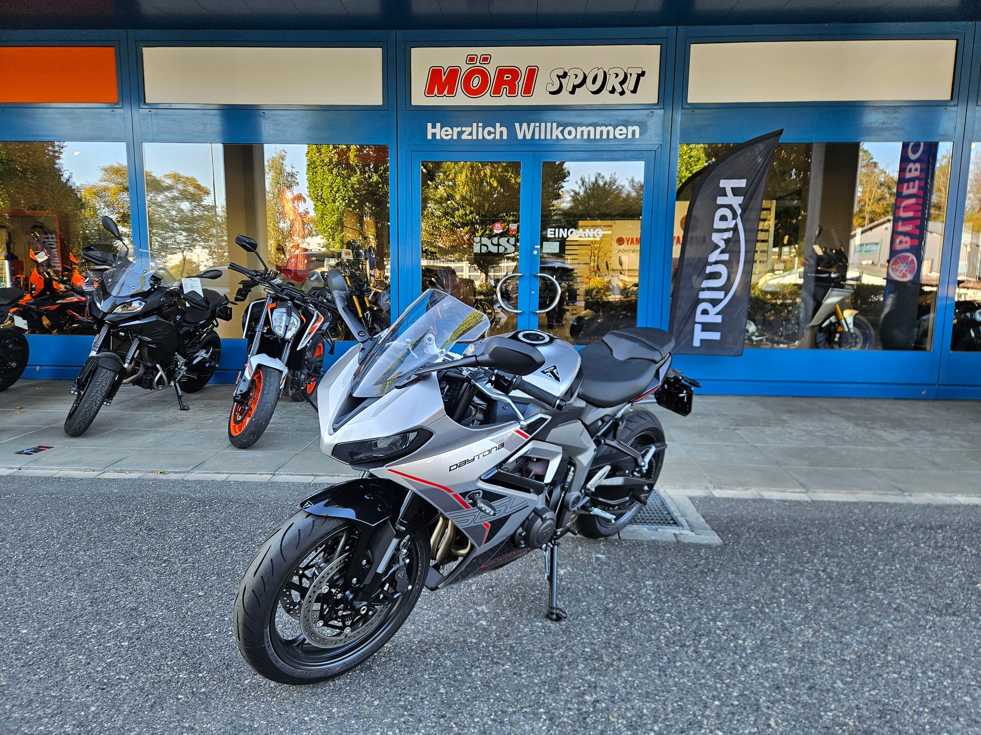 TRIUMPH Daytona 660-image-2