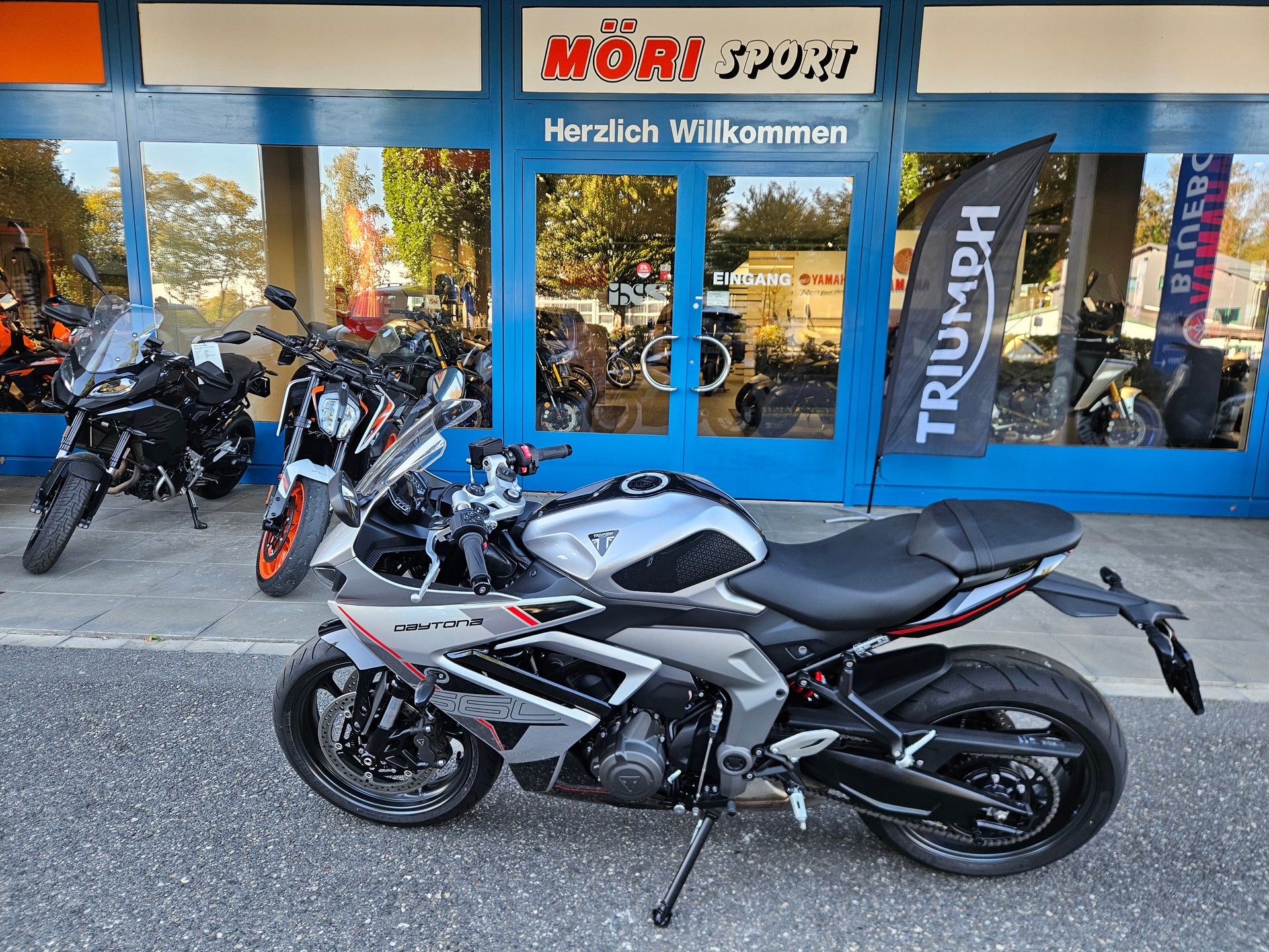 TRIUMPH Daytona 660-image-3