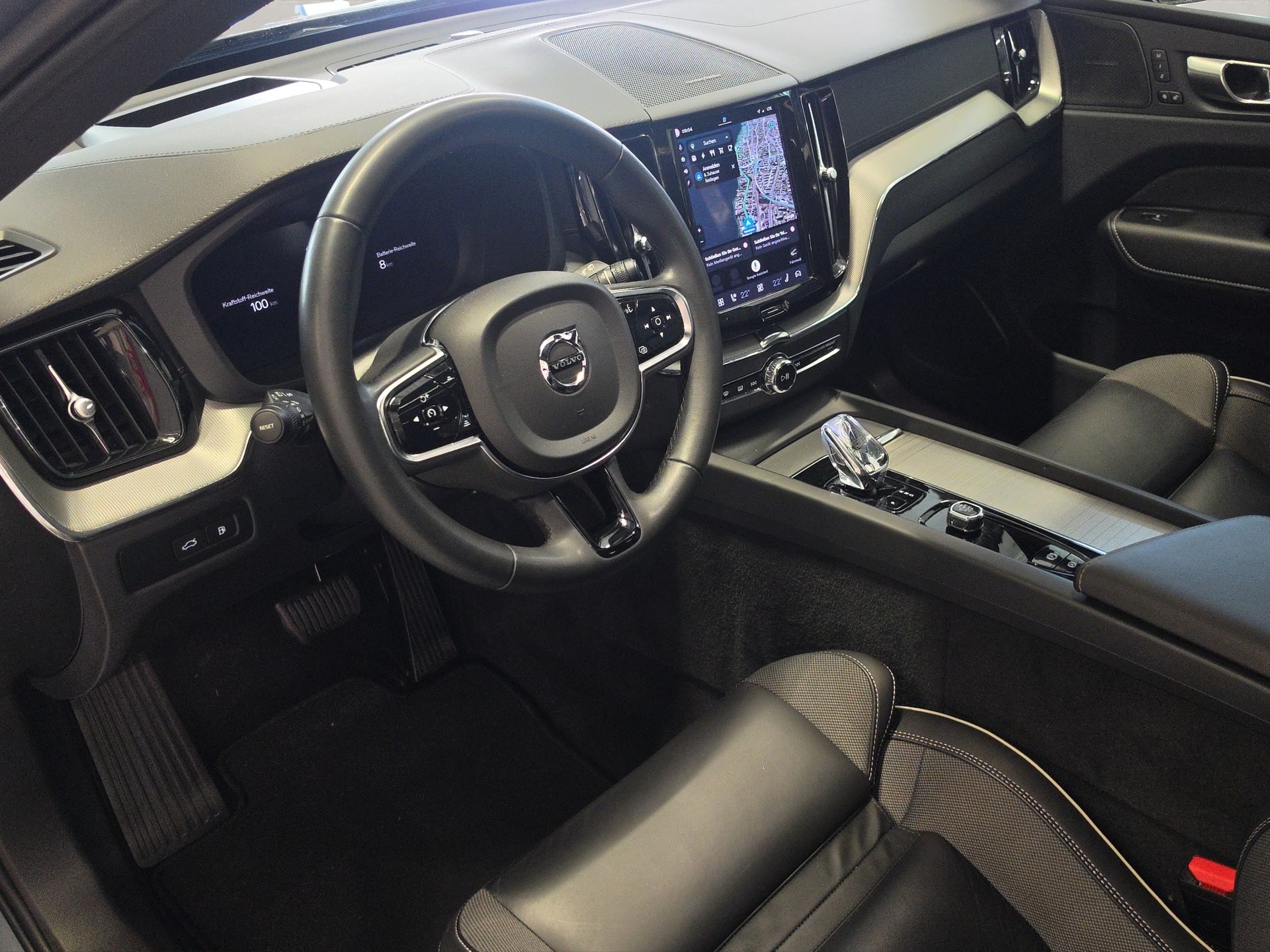 VOLVO XC60 2.0 T8 Ultimate Dark eAWD-image-8