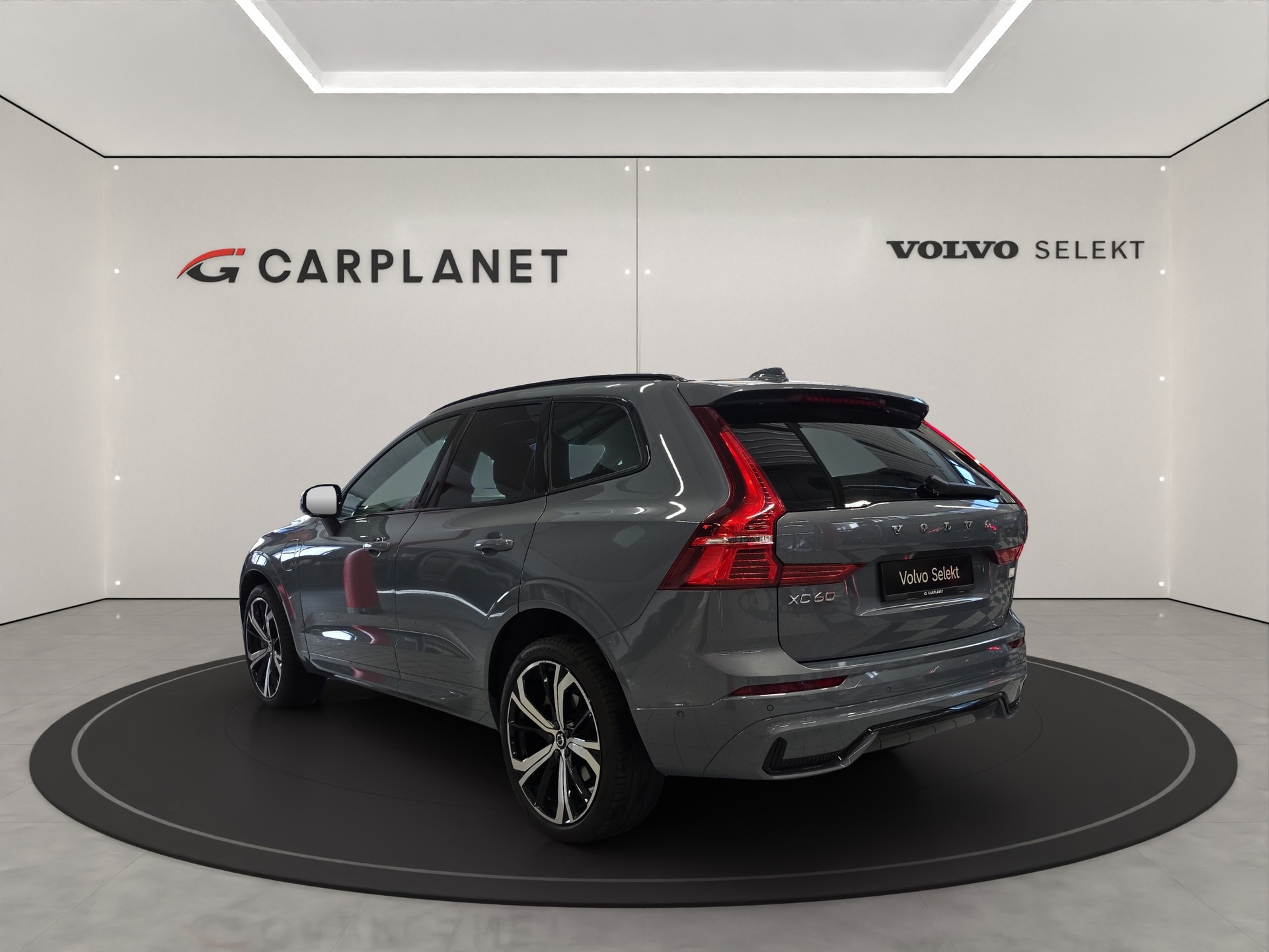 VOLVO XC60 2.0 T8 Ultimate Dark eAWD-showroom-element-3