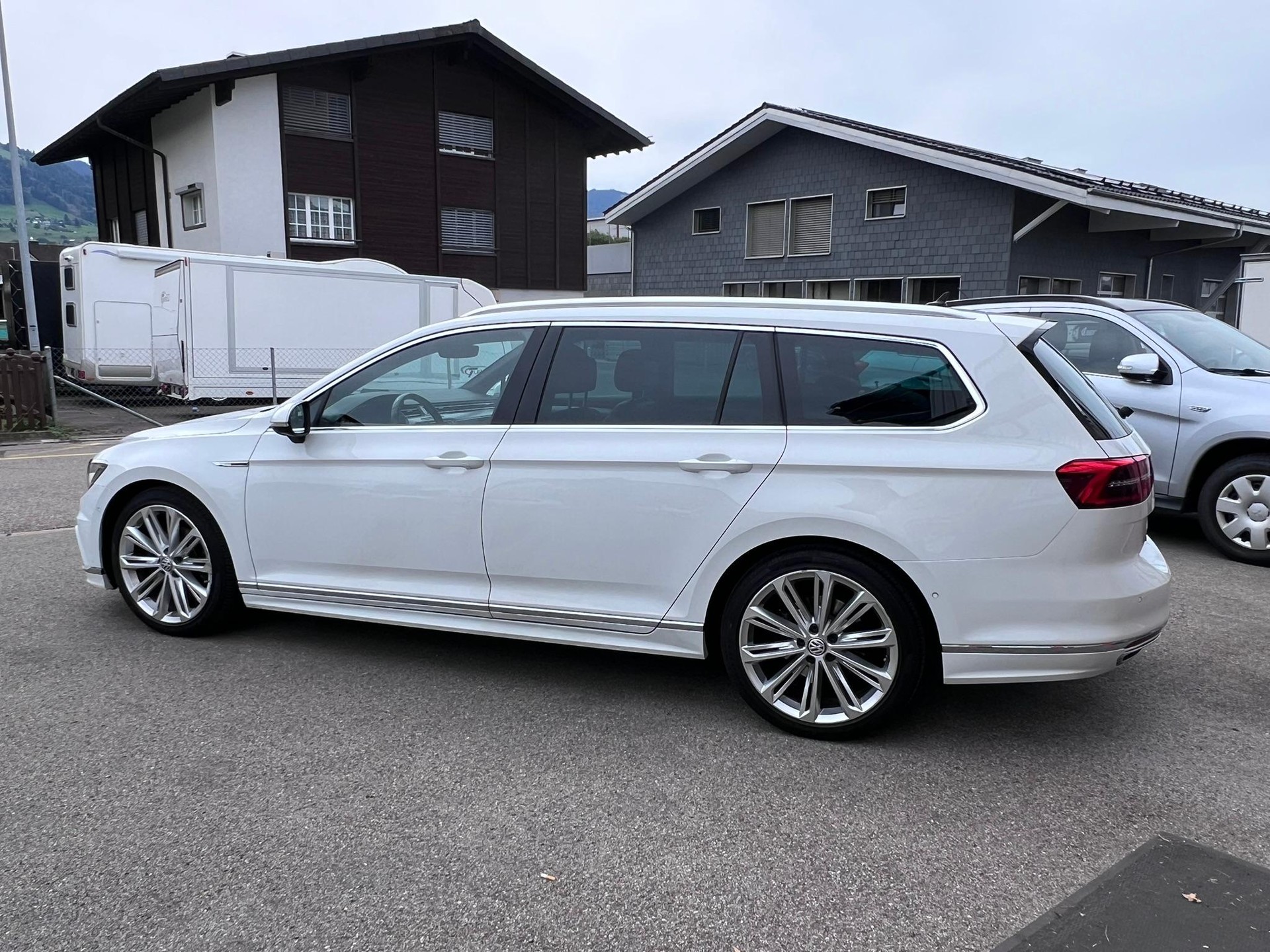 VW Passat Variant 2.0 TDI 190 SCR Highl. DSG 4m-showroom-element-3