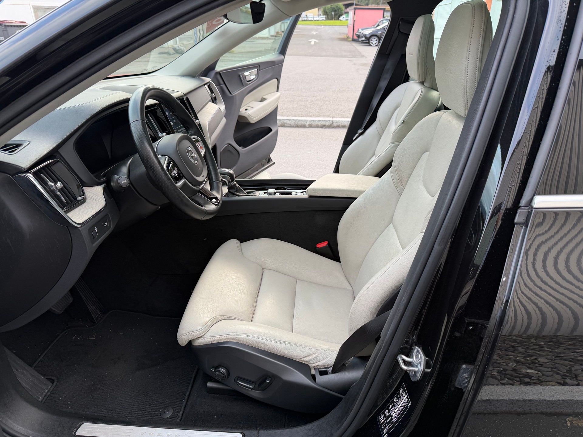 VOLVO XC60 T5 AWD Inscription Geartronic-image-16
