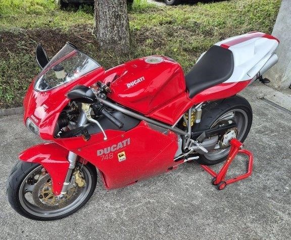 DUCATI 748 E