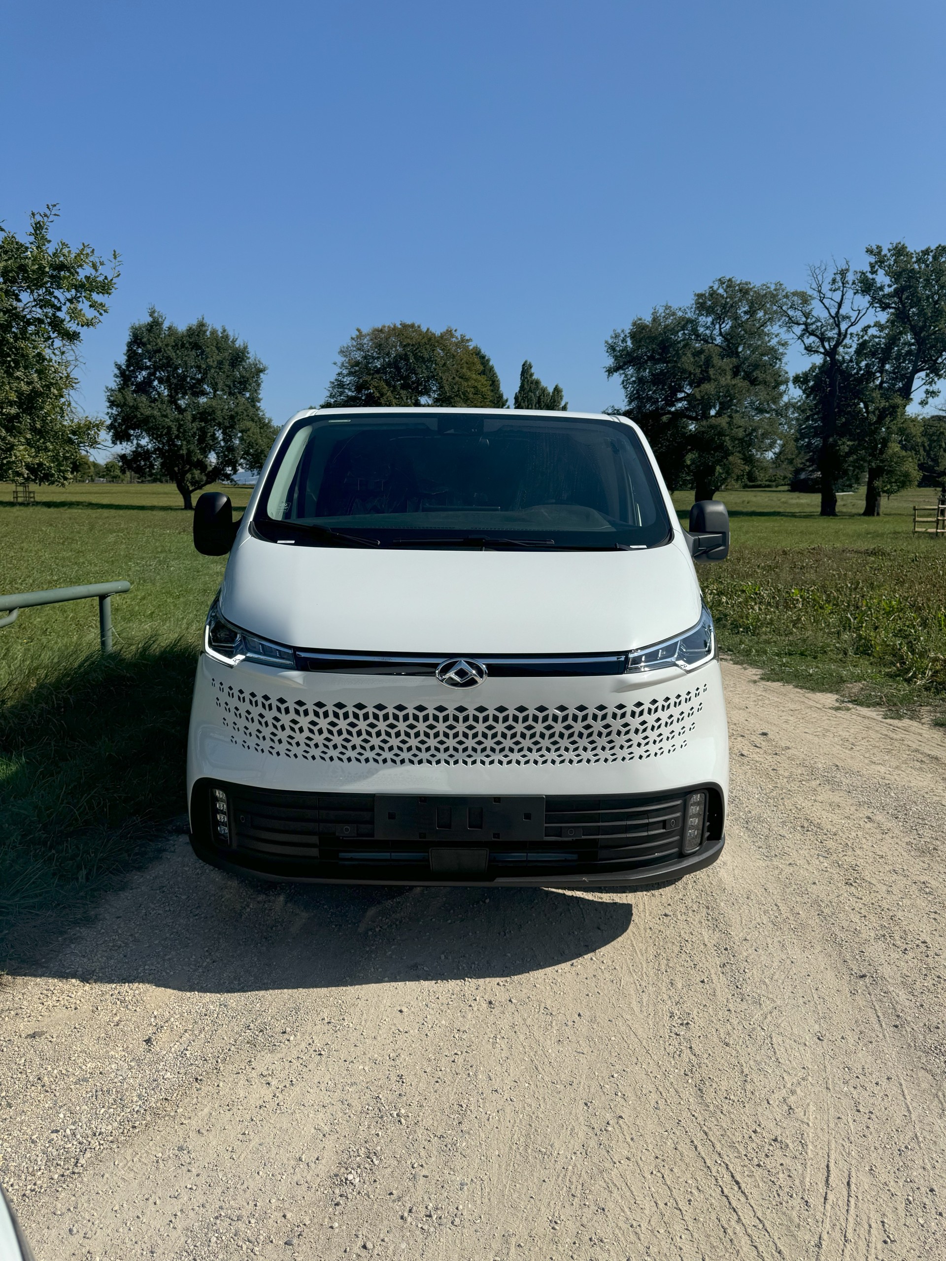 MAXUS eDeliver 7 L1 77kWh-image-1