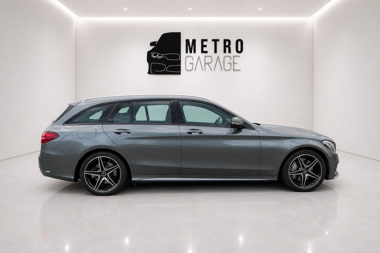 MERCEDES-BENZ C 43 AMG 4Matic 9G-Tronic-image-6
