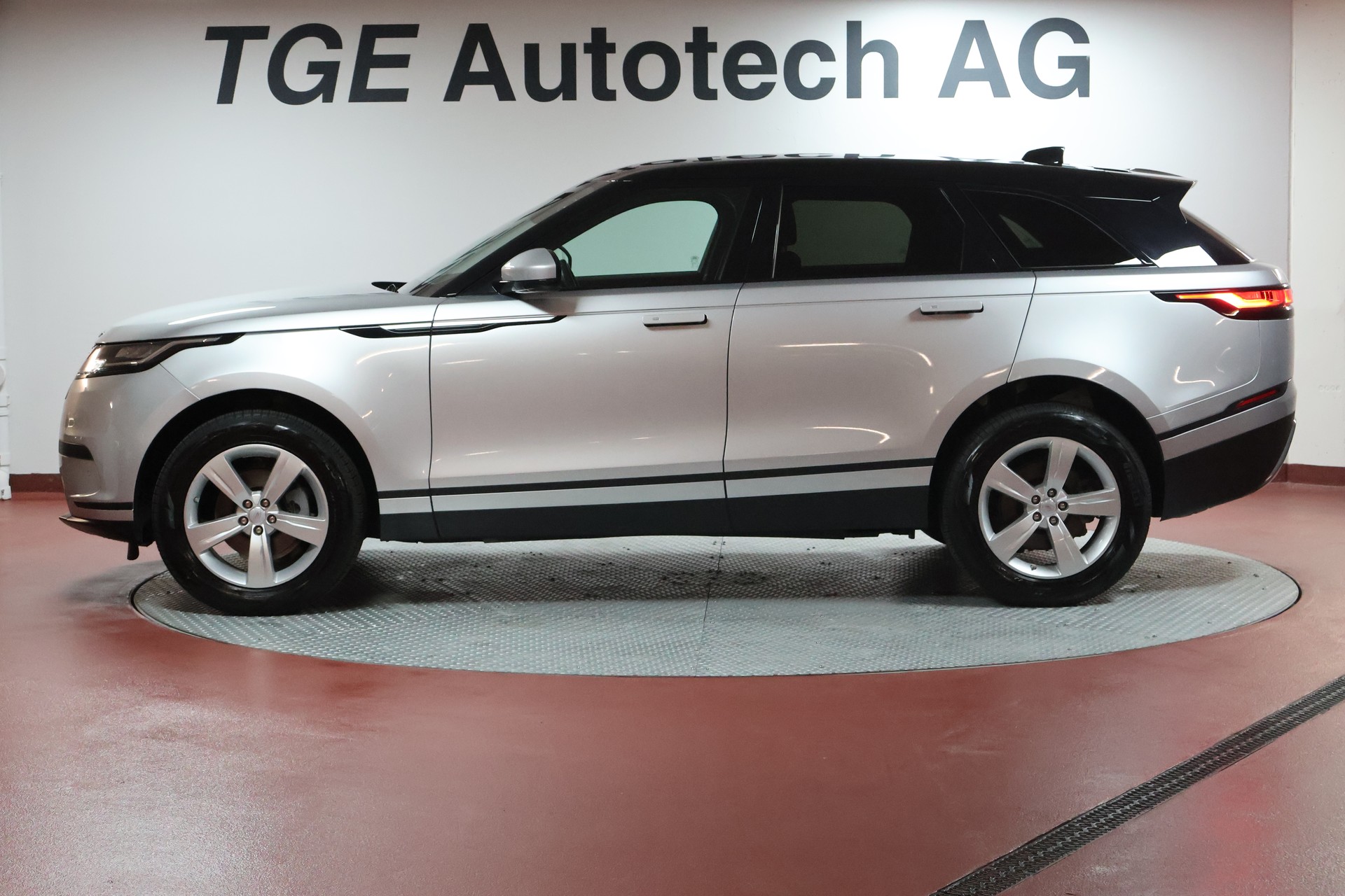 LAND ROVER Range Rover Velar P 250 Automatic-showroom-element-3