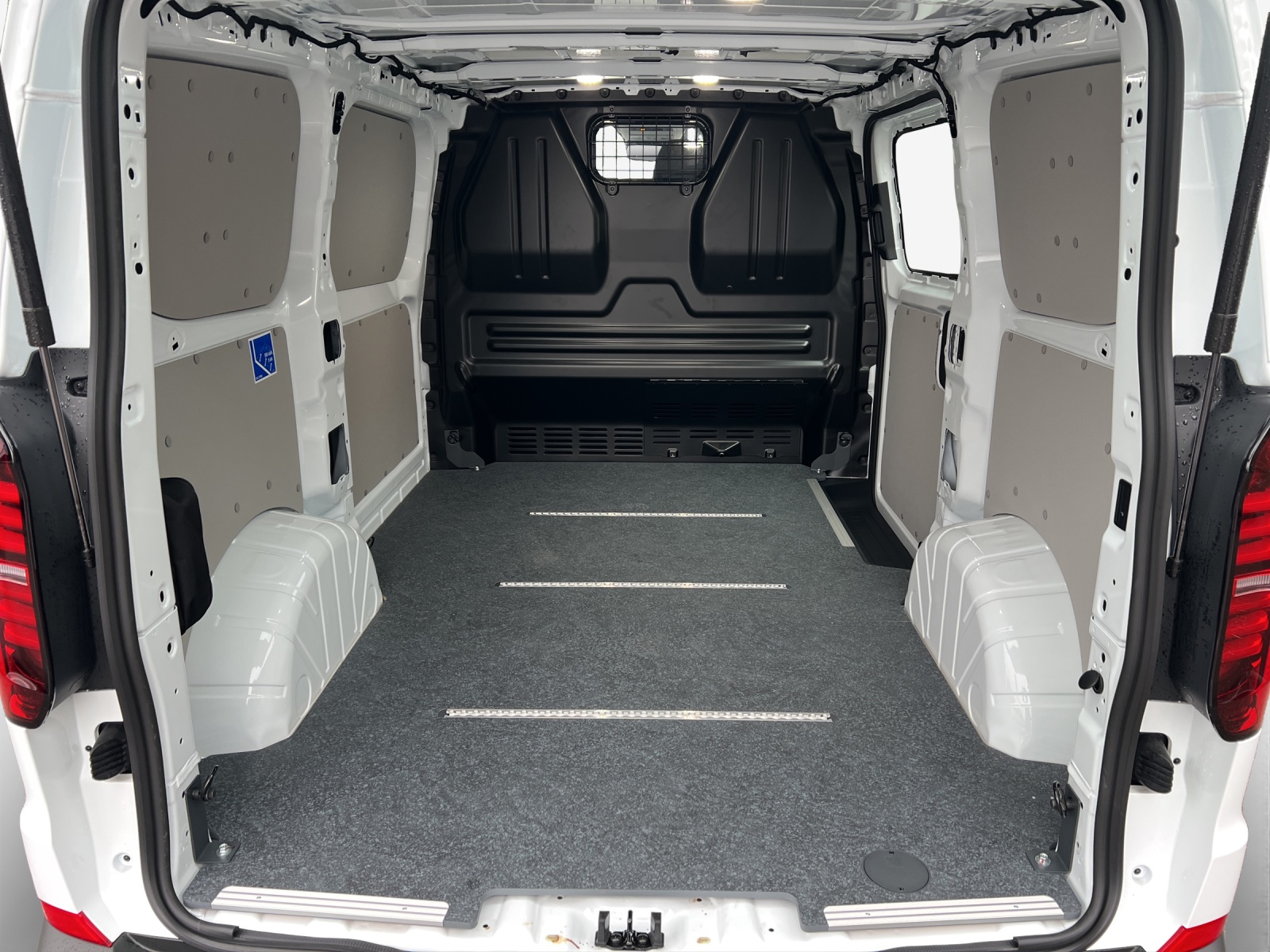 VW Transporter 2.0 TDI 4Motion Automat-image-12
