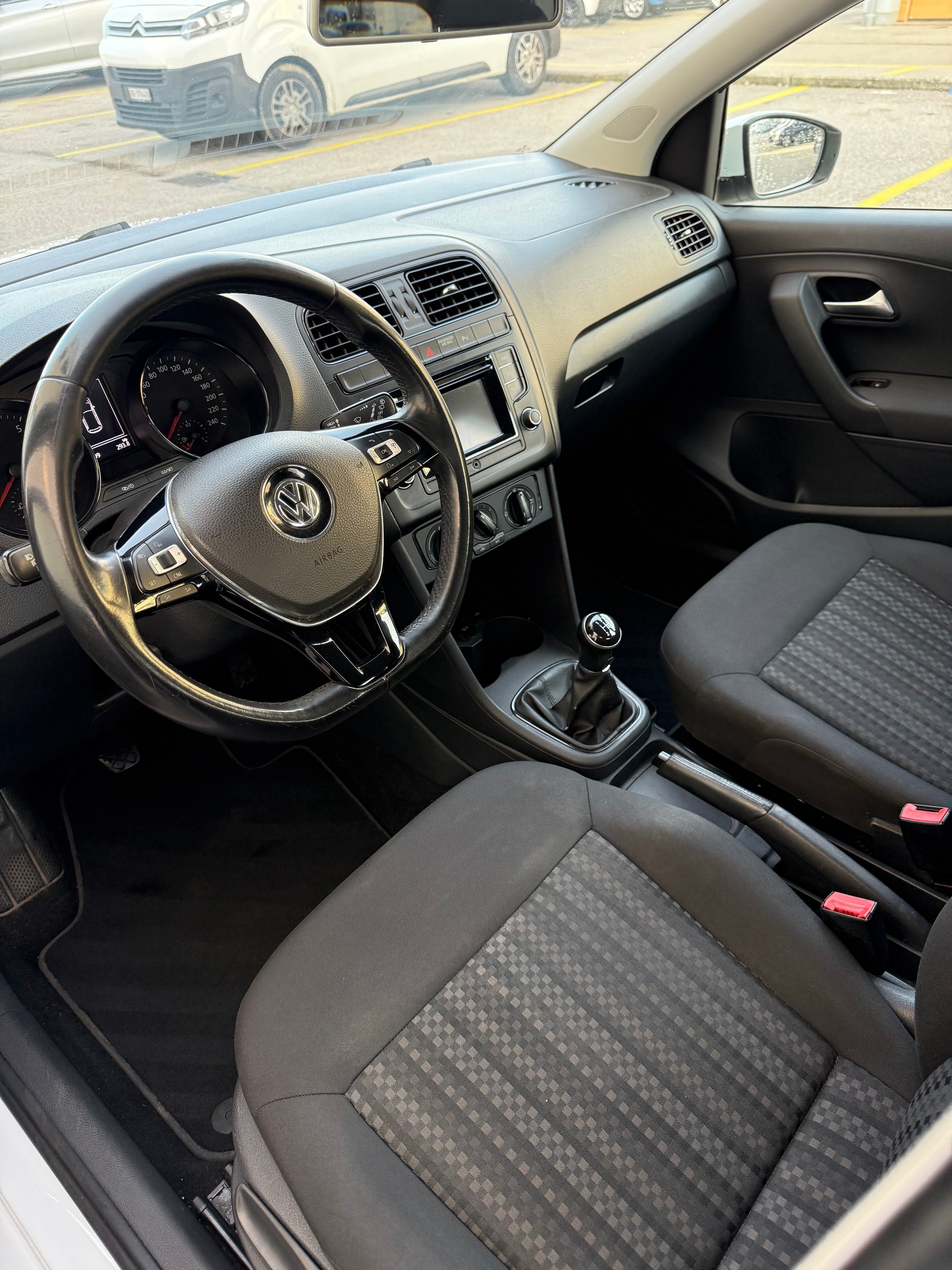 VW Polo 1.0 BMT Trendline-image-8