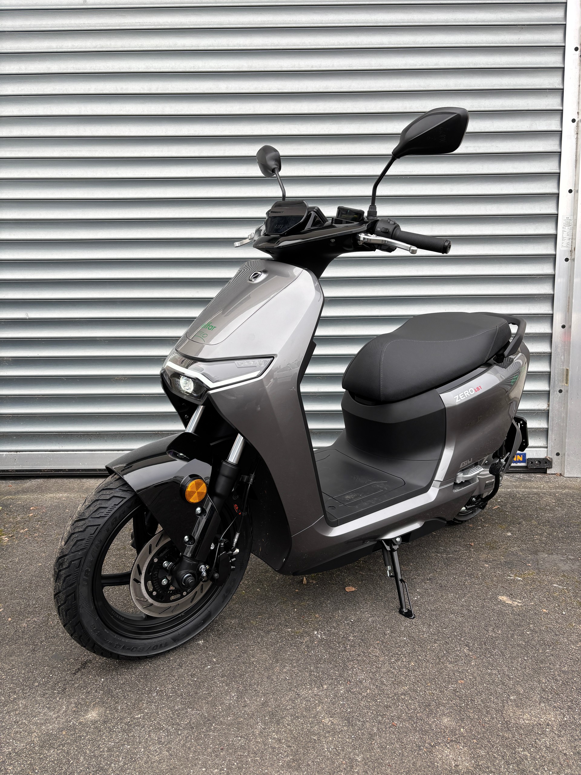ZERO LS1-showroom-element-2