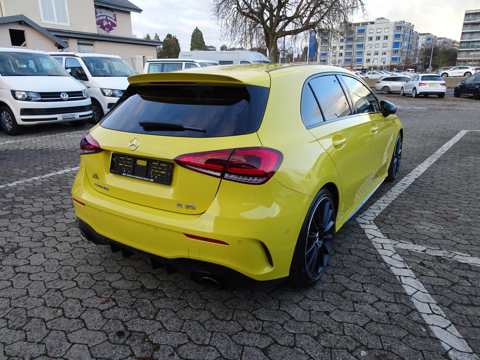 MERCEDES-BENZ A 35 AMG 4Matic Speedshift-showroom-element-3