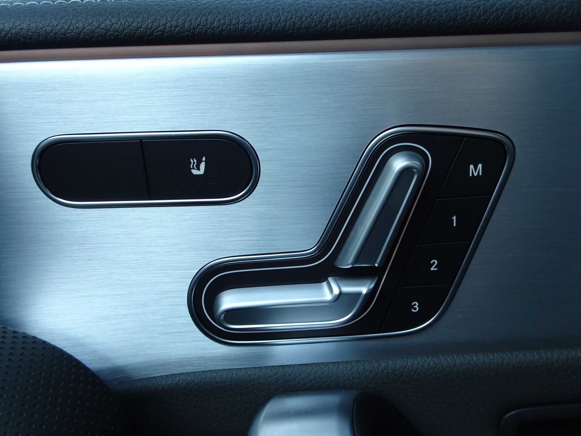 MERCEDES-BENZ A 35 AMG 4Matic Speedshift-image-13
