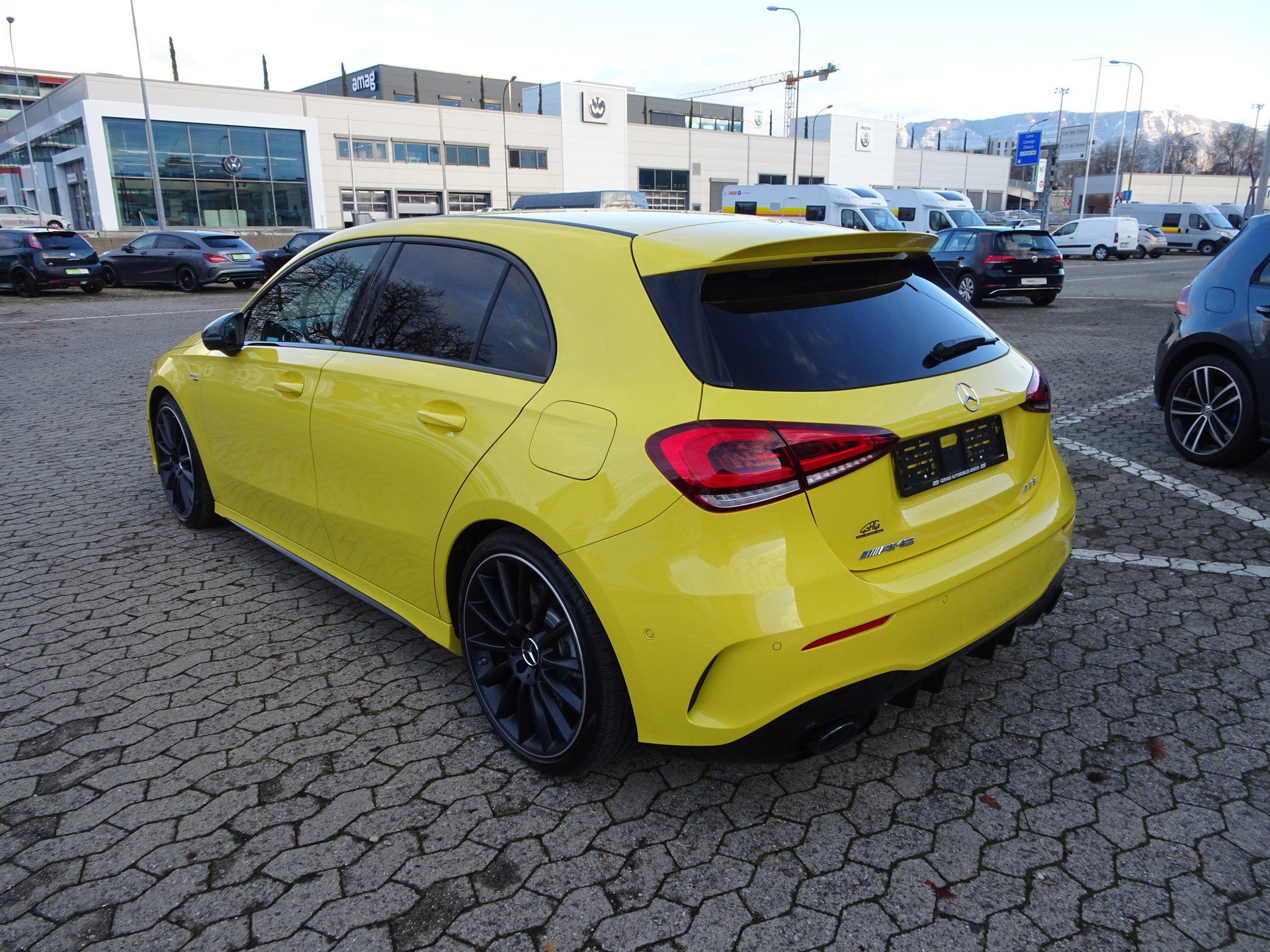 MERCEDES-BENZ A 35 AMG 4Matic Speedshift-showroom-element-2