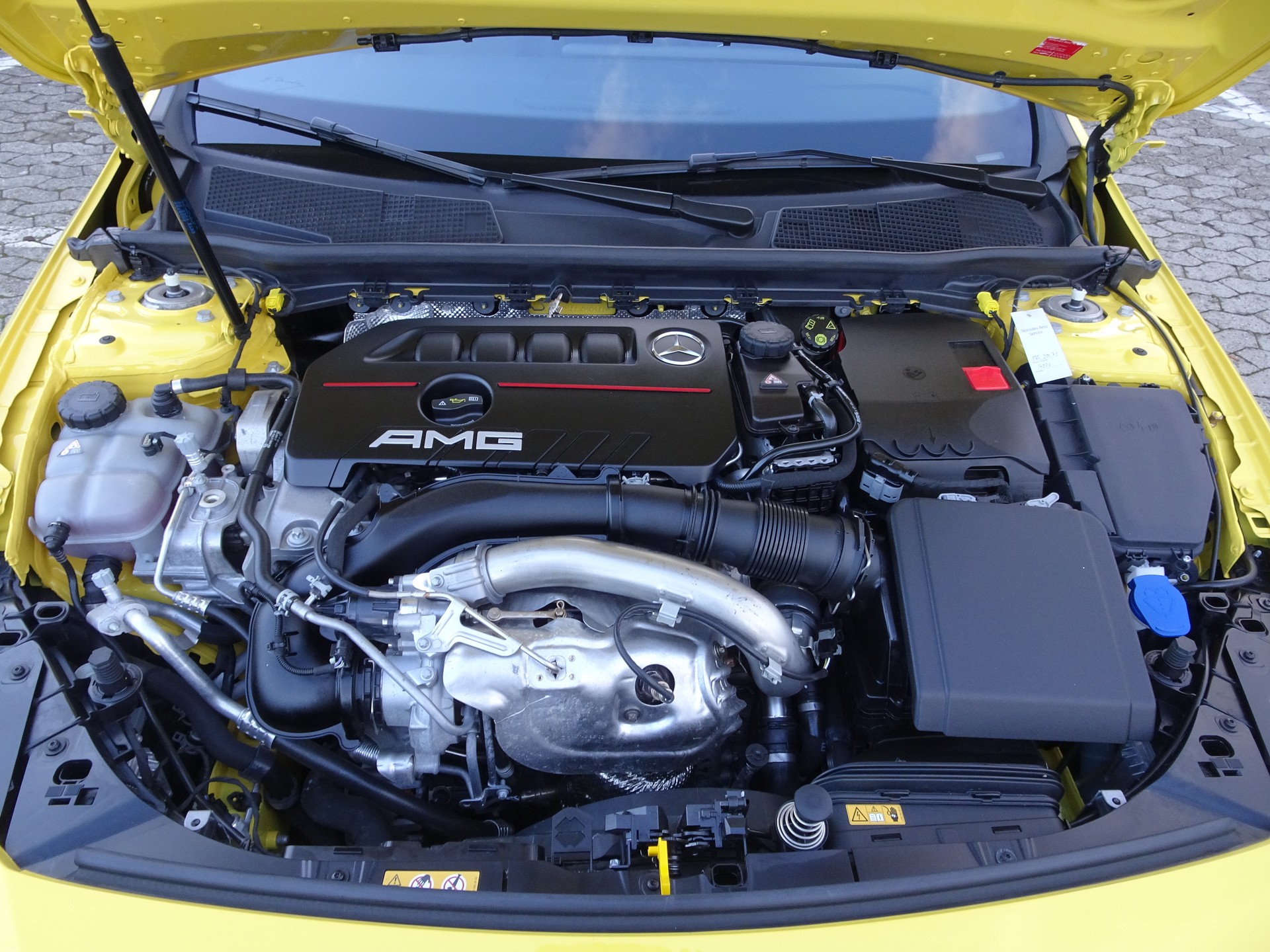 MERCEDES-BENZ A 35 AMG 4Matic Speedshift-image-17