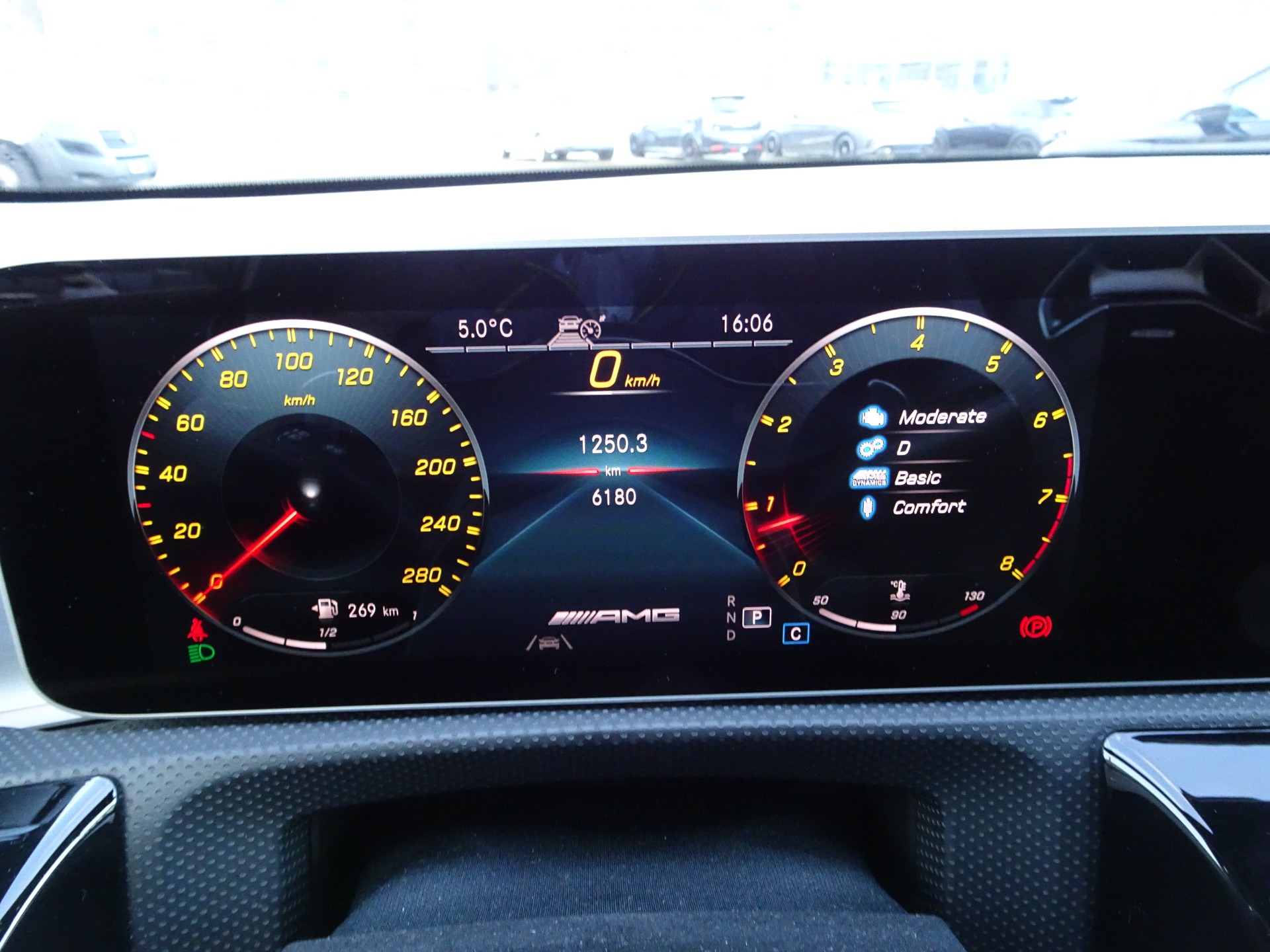 MERCEDES-BENZ A 35 AMG 4Matic Speedshift-image-10