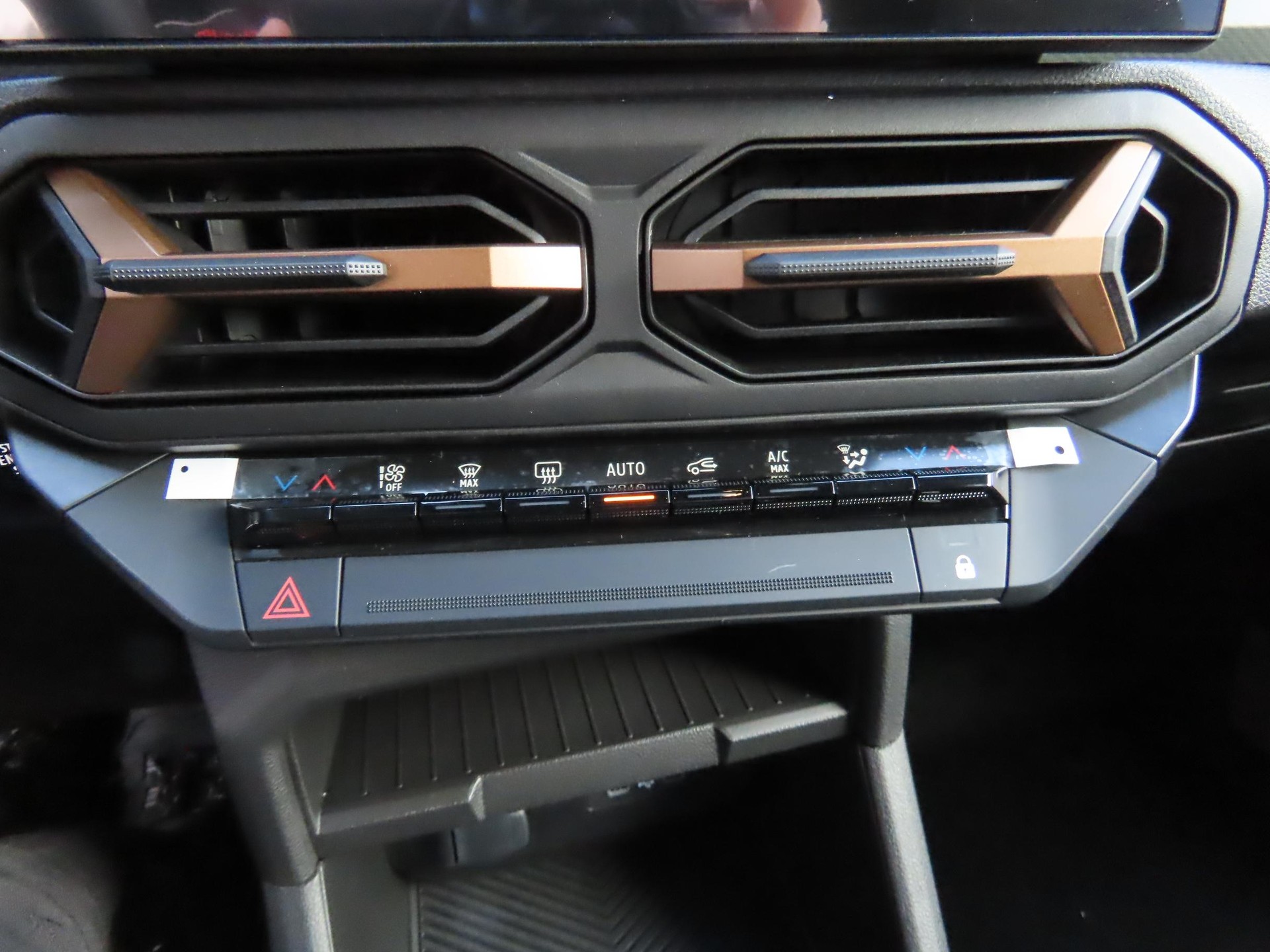 DACIA Bigster 1.2 TCe Extreme 4WD-image-16