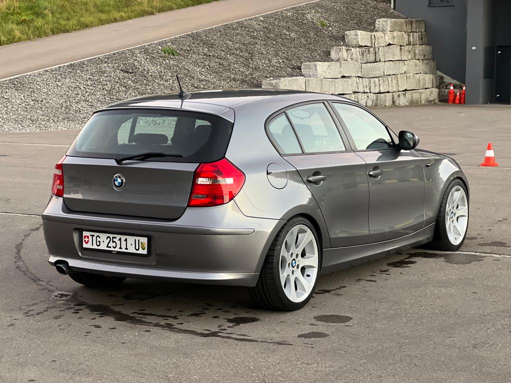 BMW 120d Dynamic Edition Steptronic-image-4