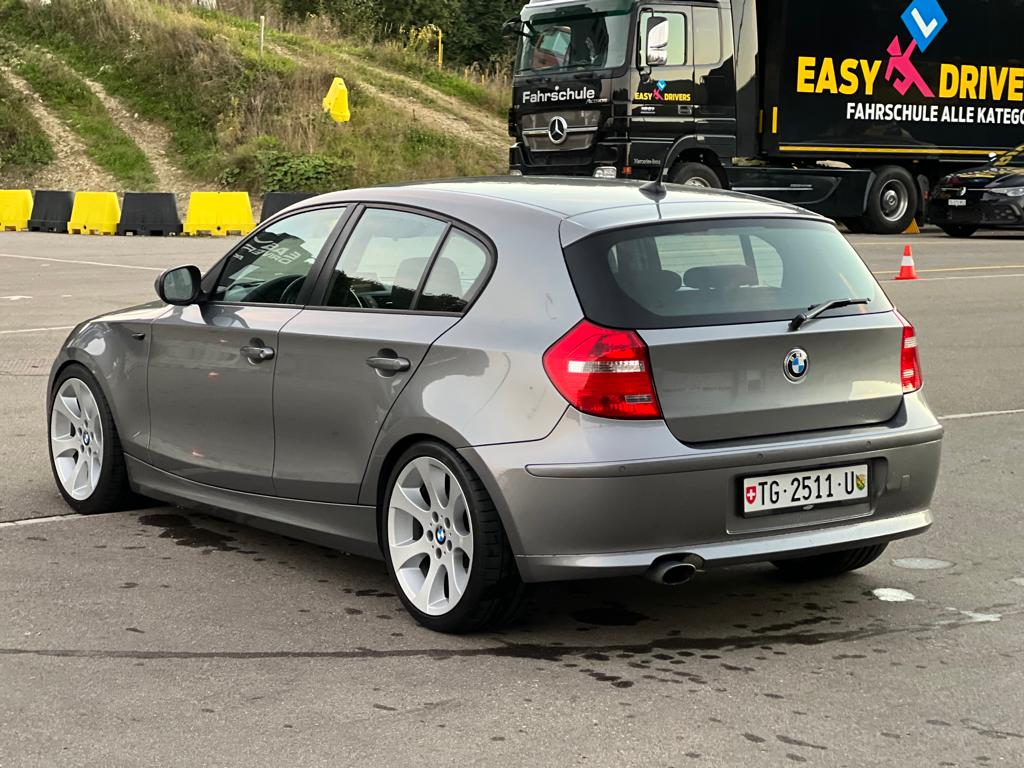 BMW 120d Dynamic Edition Steptronic-showroom-element-3