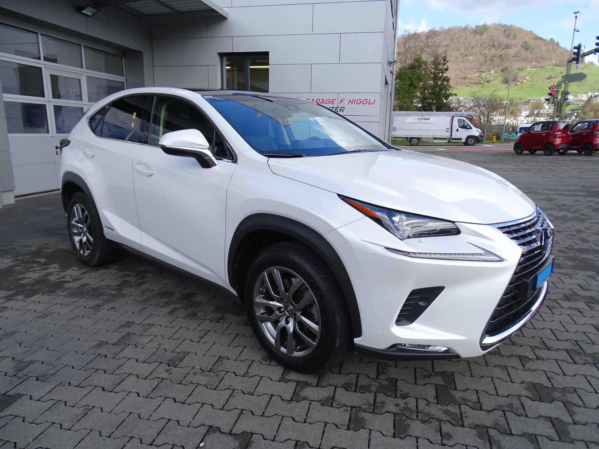 LEXUS NX 300h Comfort E-Four Automatic-showroom-element-1