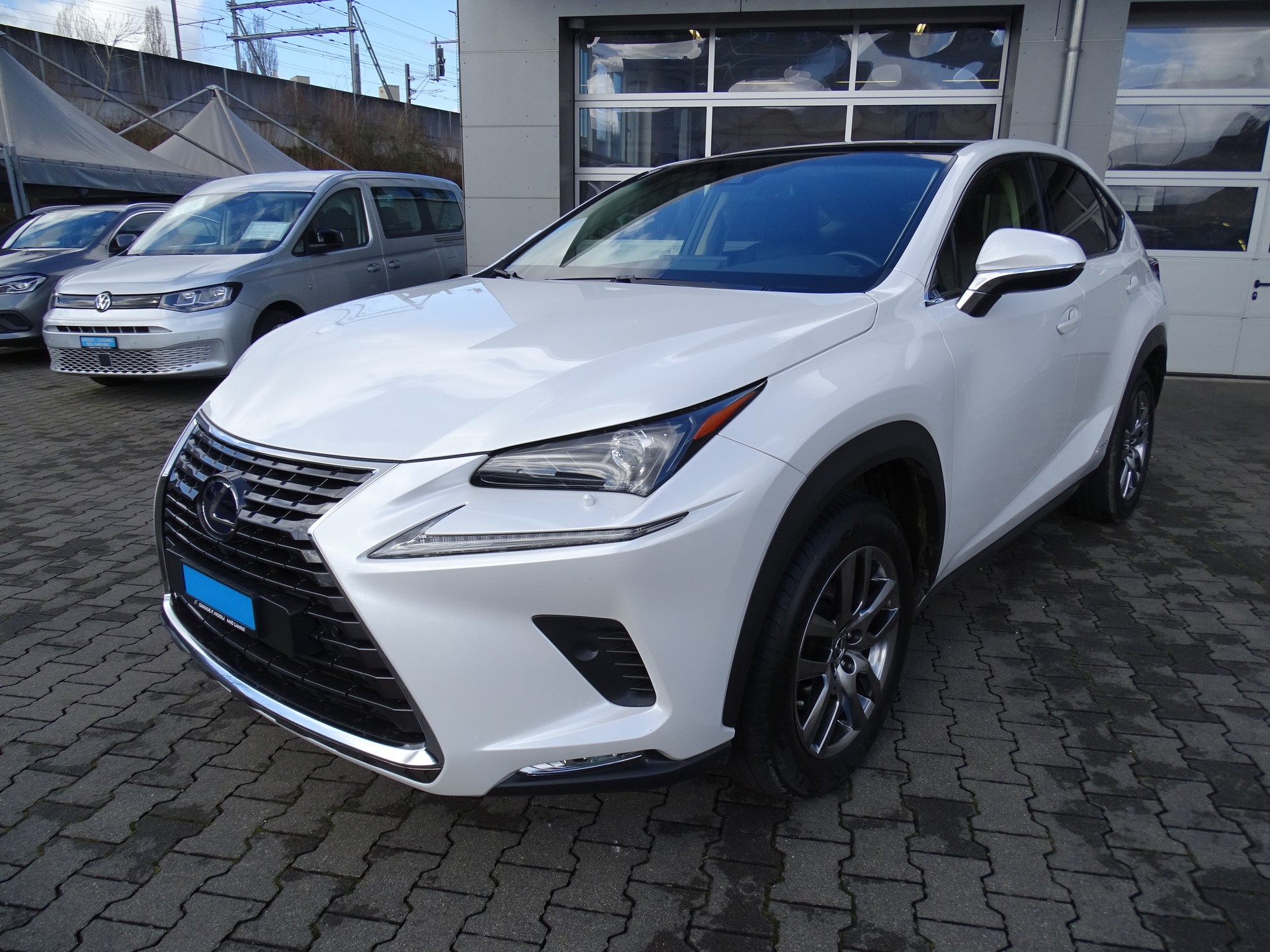 LEXUS NX 300h Comfort E-Four Automatic-image-17