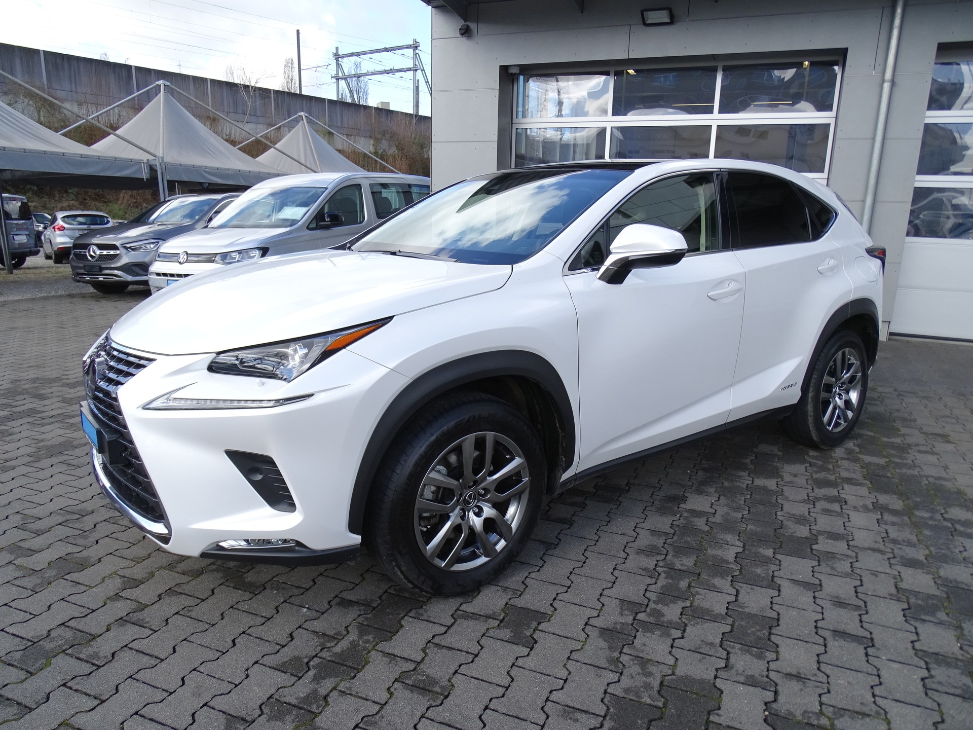 LEXUS NX 300h Comfort E-Four Automatic-image-16