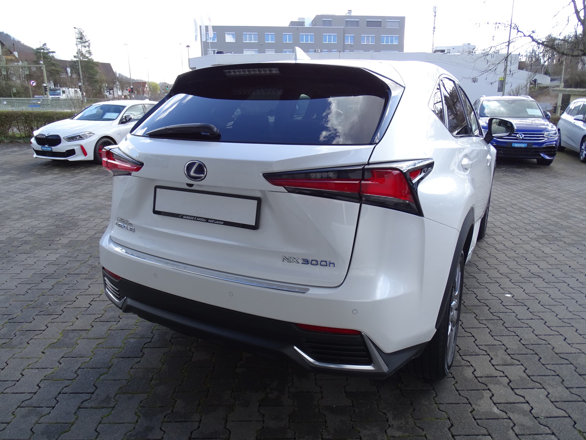 LEXUS NX 300h Comfort E-Four Automatic-image-8