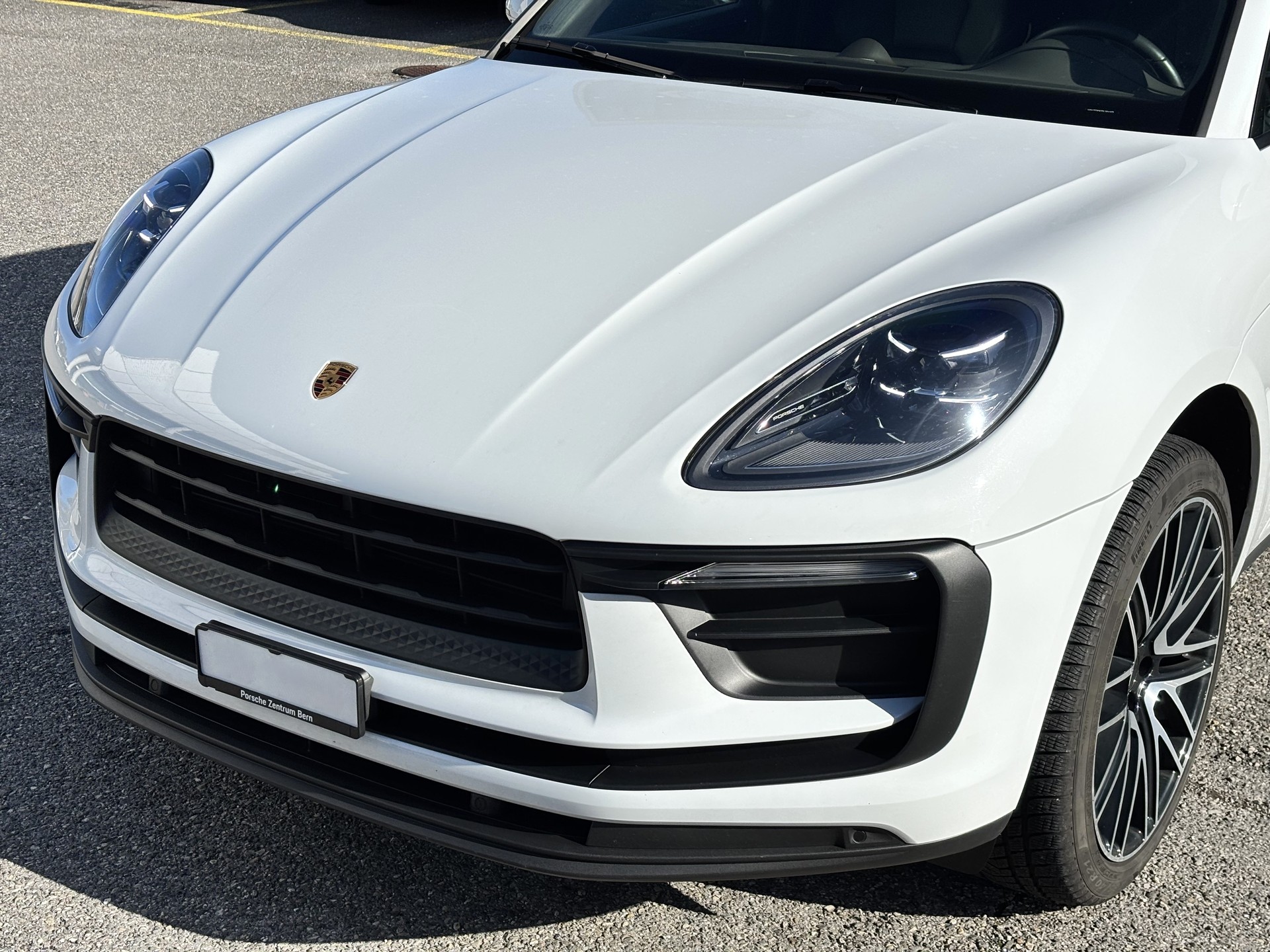 PORSCHE Macan PDK-showroom-element-2