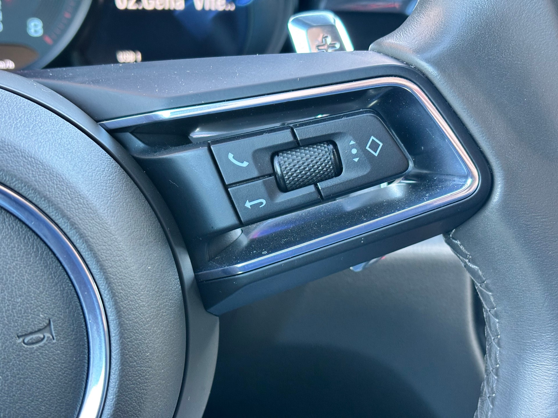 PORSCHE Macan PDK-image-19