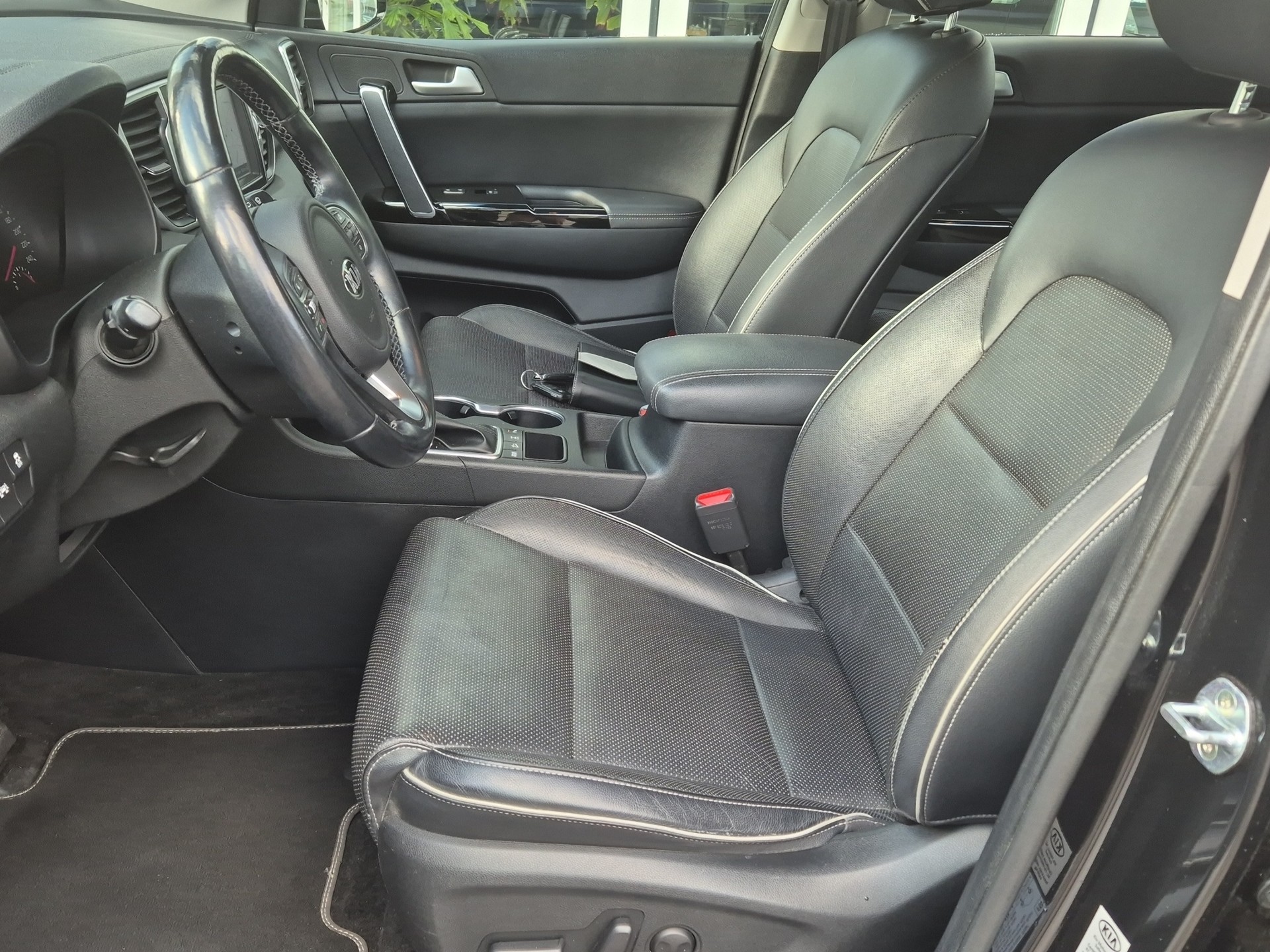 KIA Sportage 2.0CRDi Style 4WD Automat-image-9