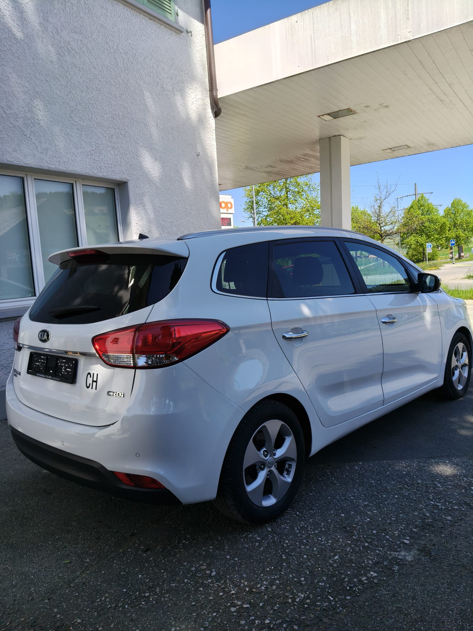 KIA Carens 1.7 CRDi Trend DCT-image-4