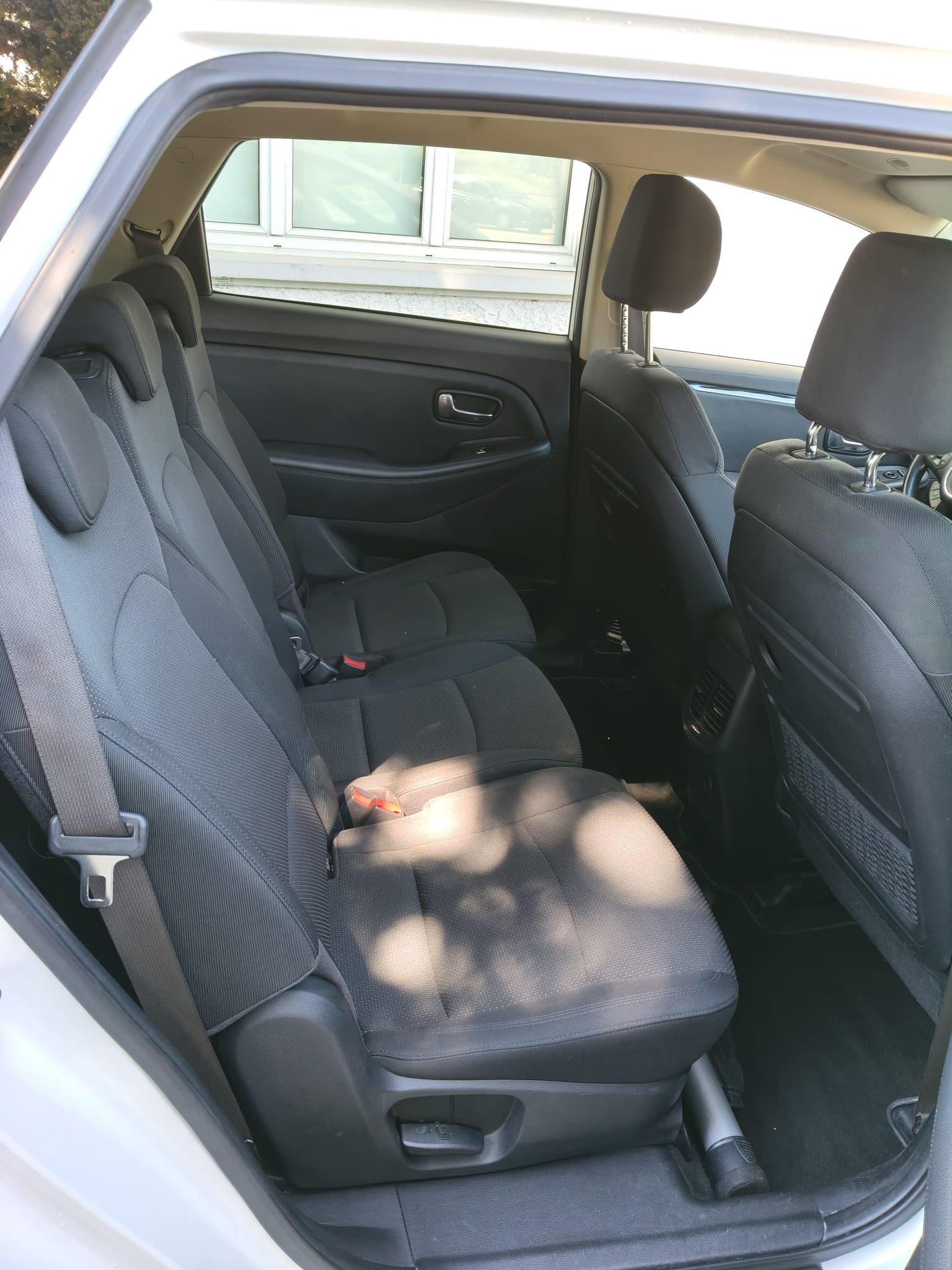 KIA Carens 1.7 CRDi Trend DCT-image-10