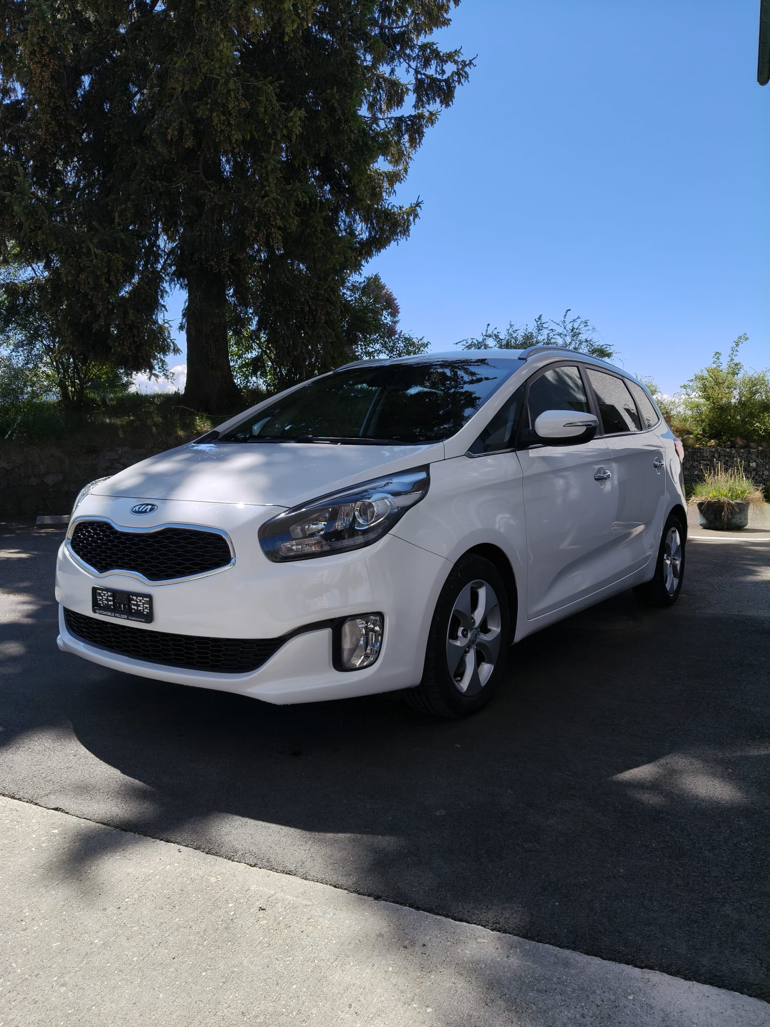 KIA Carens 1.7 CRDi Trend DCT-image-2
