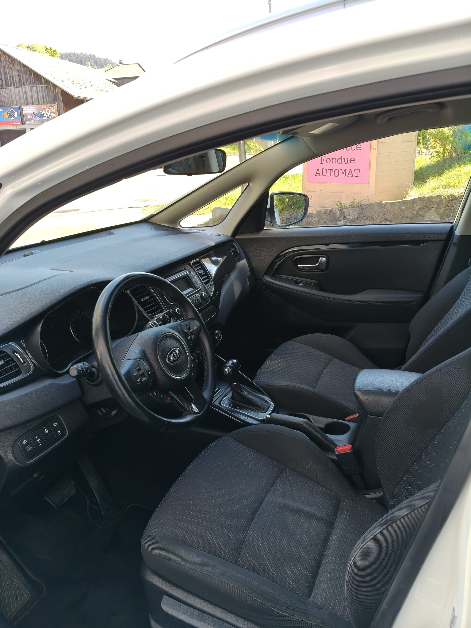 KIA Carens 1.7 CRDi Trend DCT-image-7