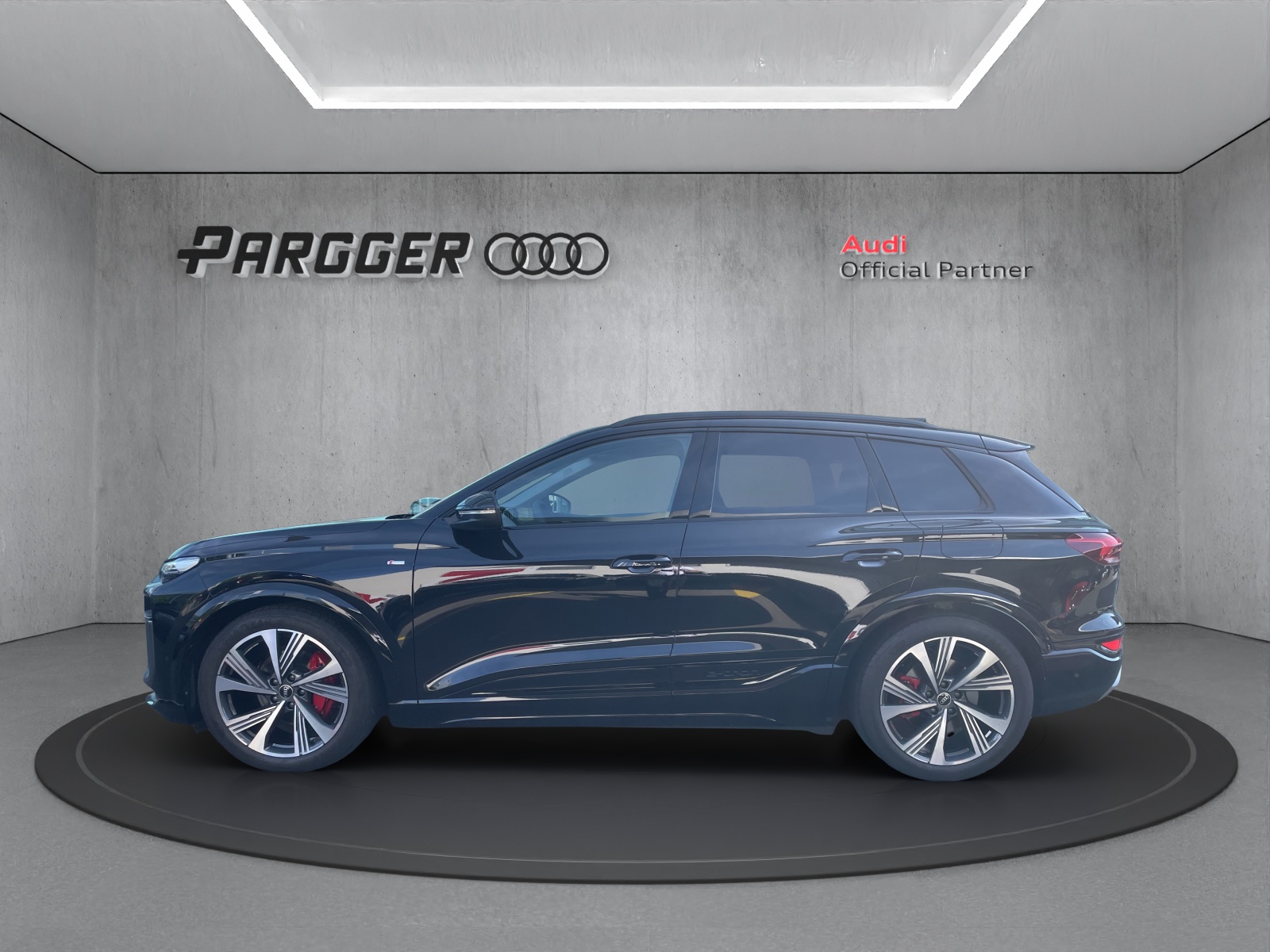 AUDI Q6 e-tron quattro-showroom-element-2