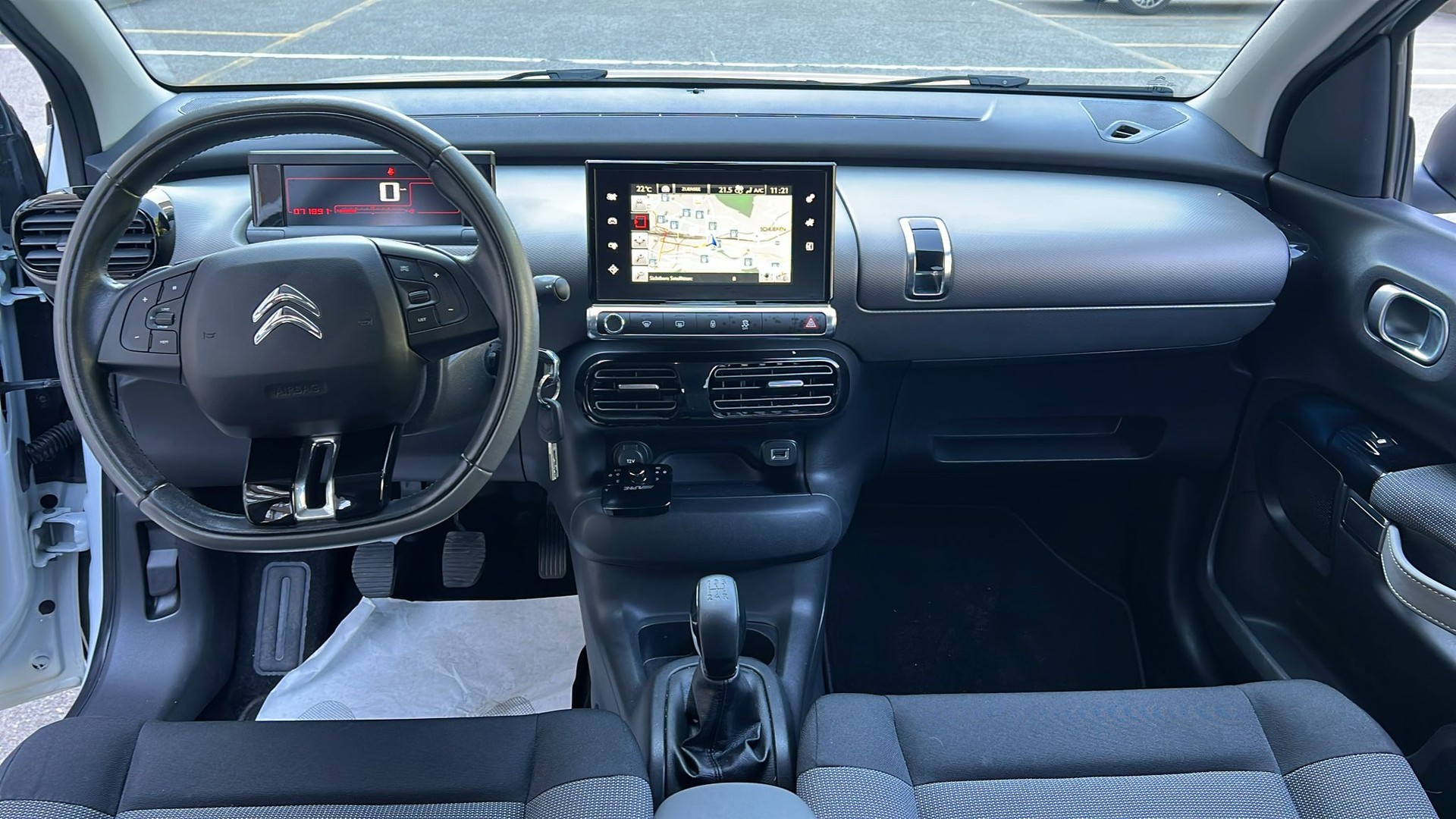 CITROEN C4 Cactus 1.6 BlueHDi Shine-image-8