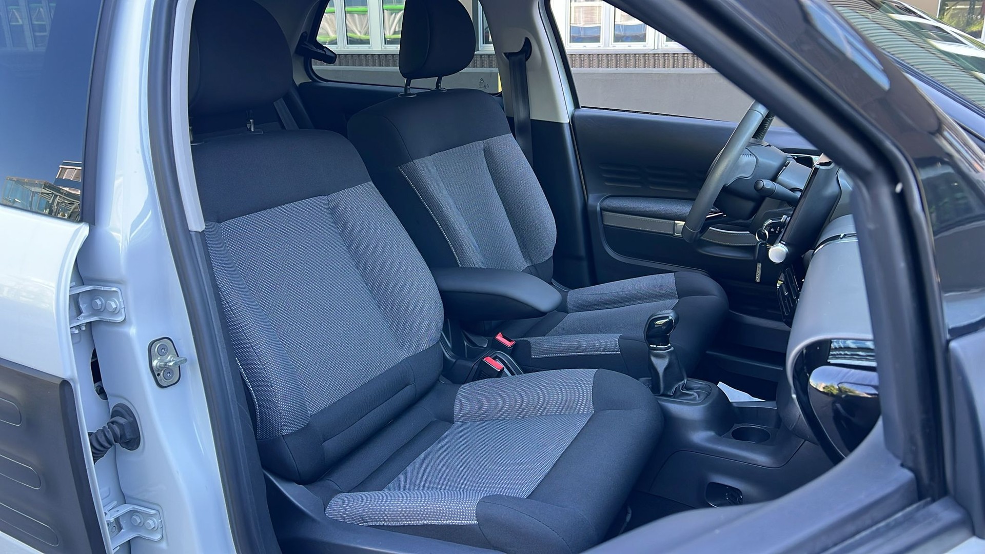 CITROEN C4 Cactus 1.6 BlueHDi Shine-image-12
