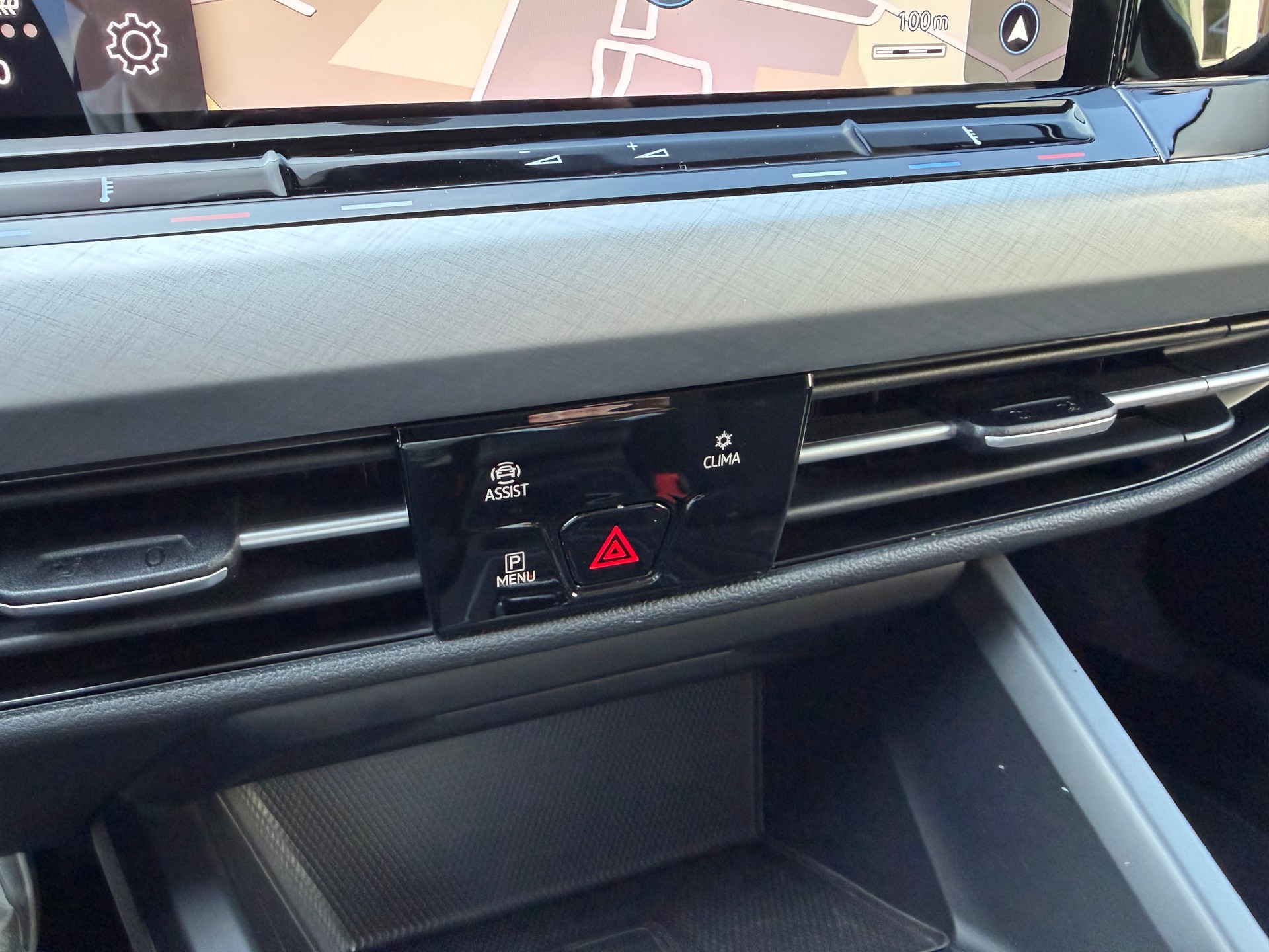 VW Golf 2.0 TDI Life DSG 4Motion-image-17