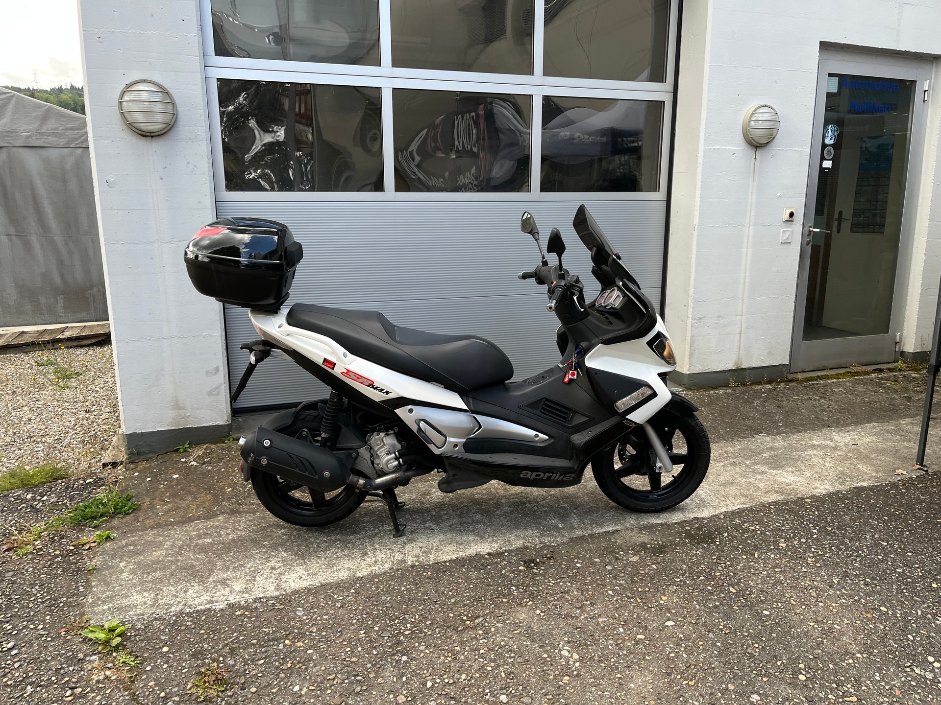 APRILIA SR Max 300 i.e-showroom-element-1