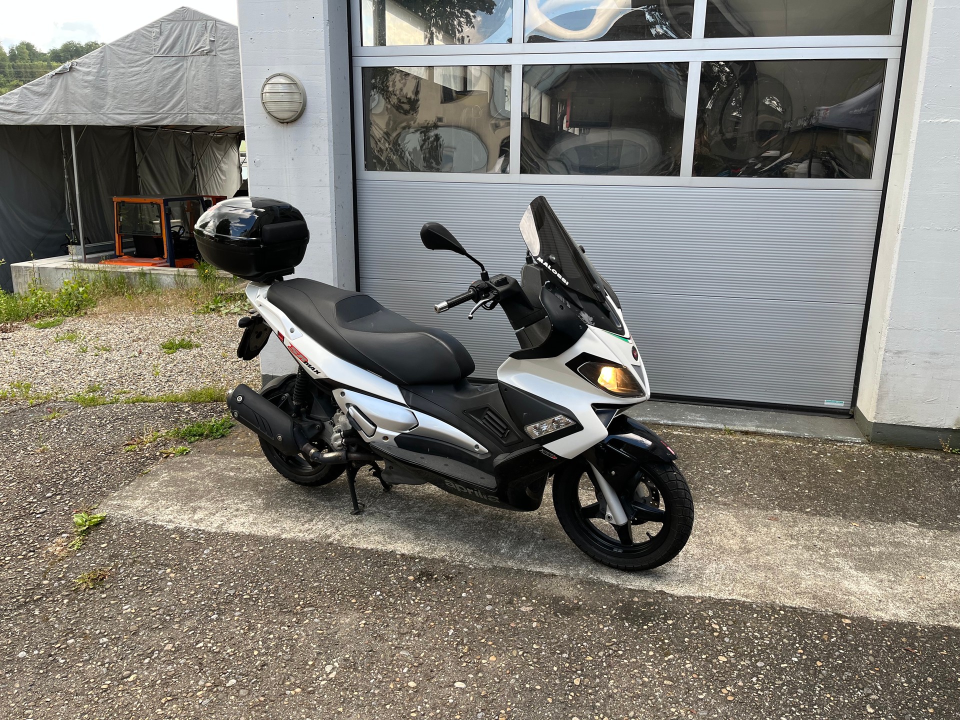 APRILIA SR Max 300 i.e-showroom-element-2