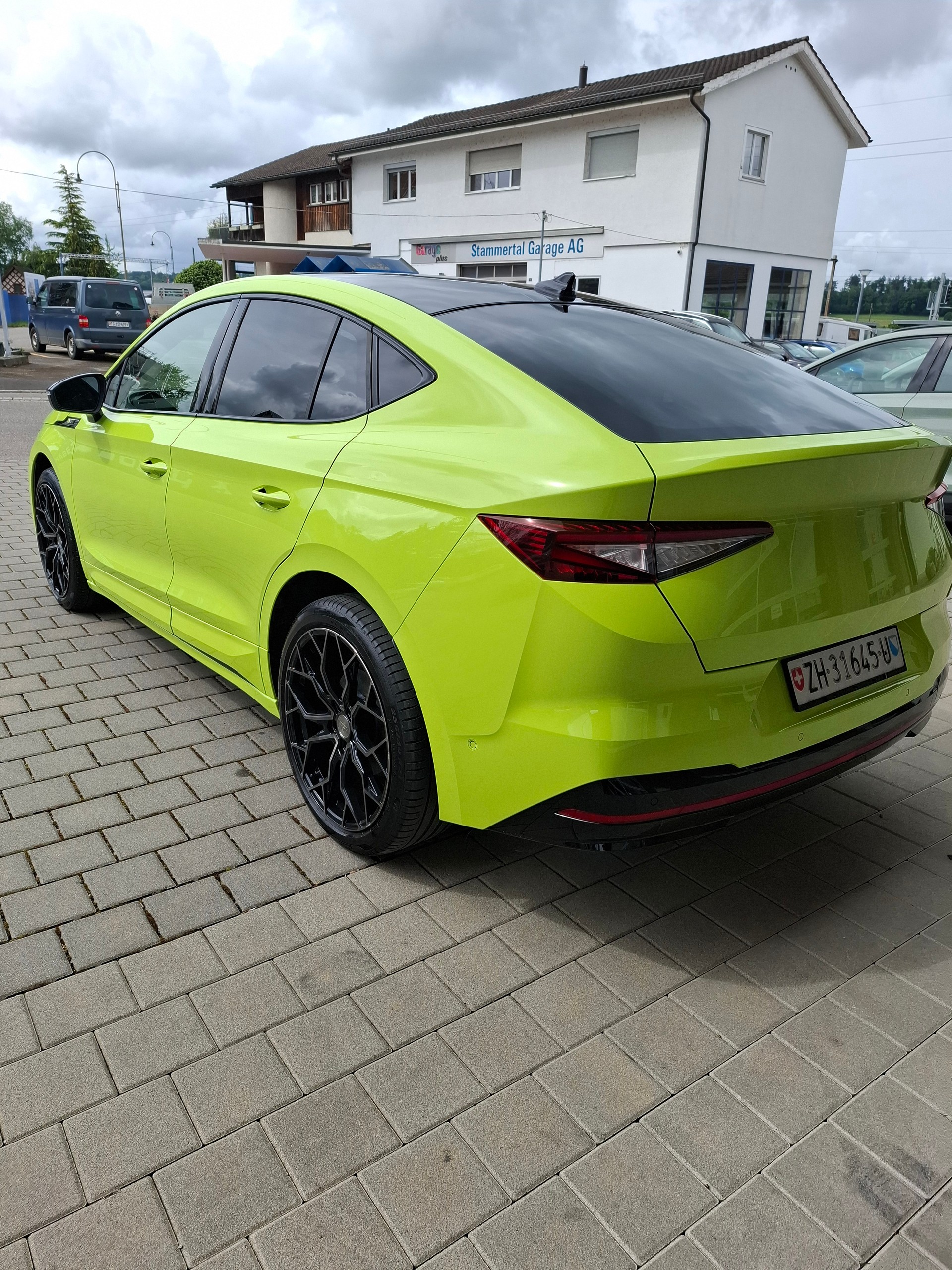SKODA Enyaq Coupé iV RS 4x4-image-1