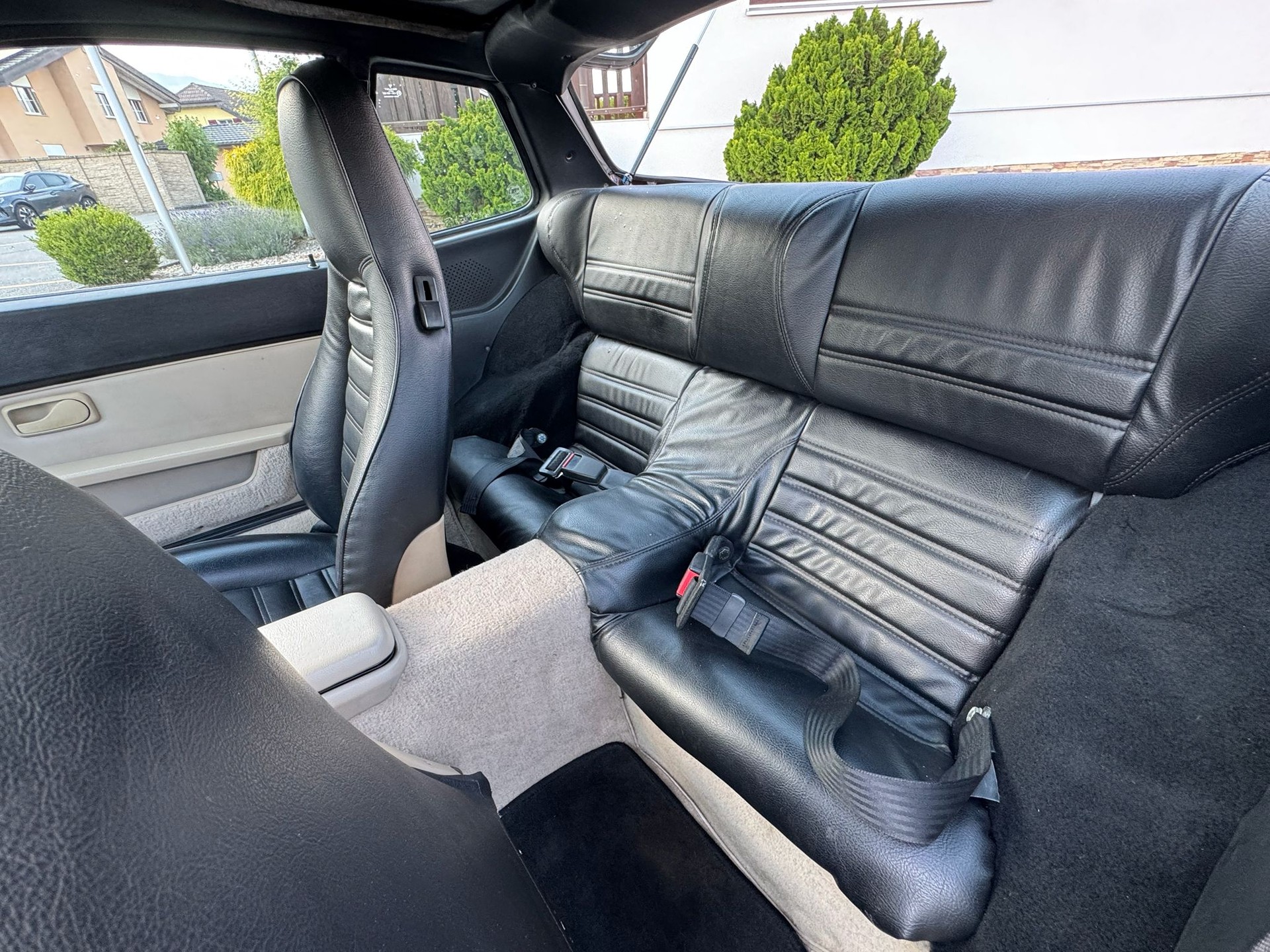 PORSCHE 944 Turbo-image-11