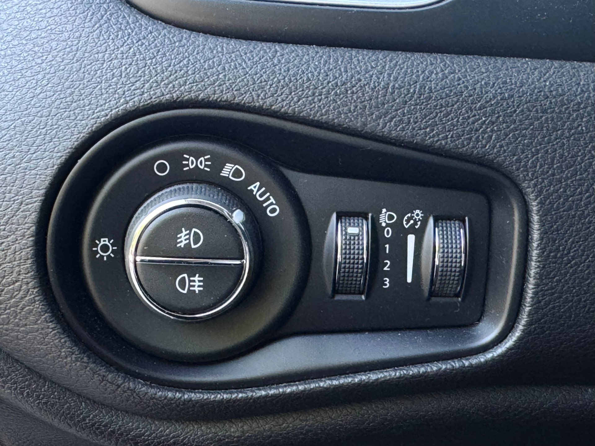 JEEP Renegade 2.0 CRD Freedom Edition AWD 9ATX-image-18