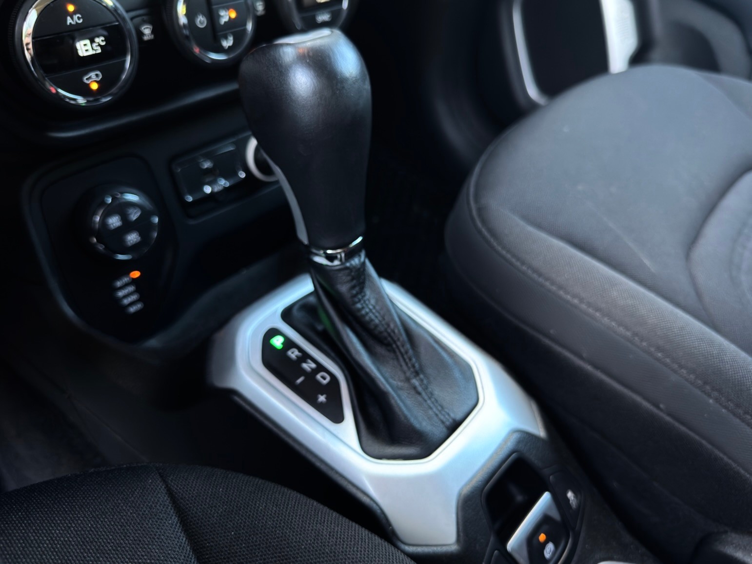 JEEP Renegade 2.0 CRD Freedom Edition AWD 9ATX-image-15