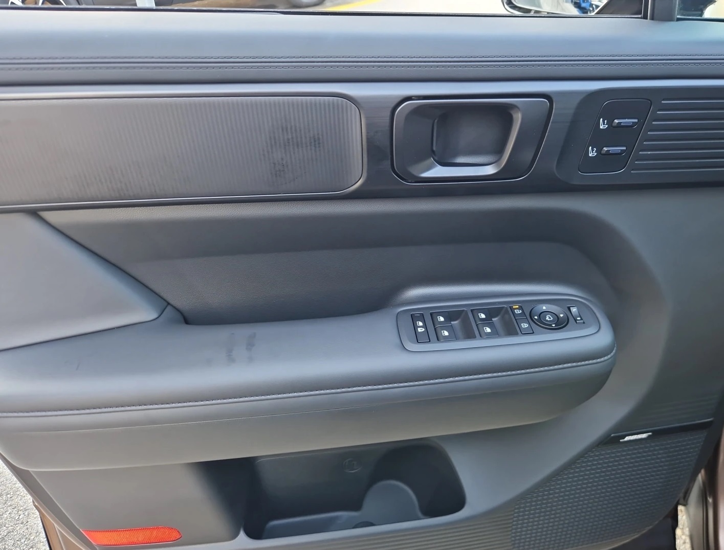 HYUNDAI Santa Fe 1.6 T-GDi PHEV Calligraphy 4WD Automatic-image-10