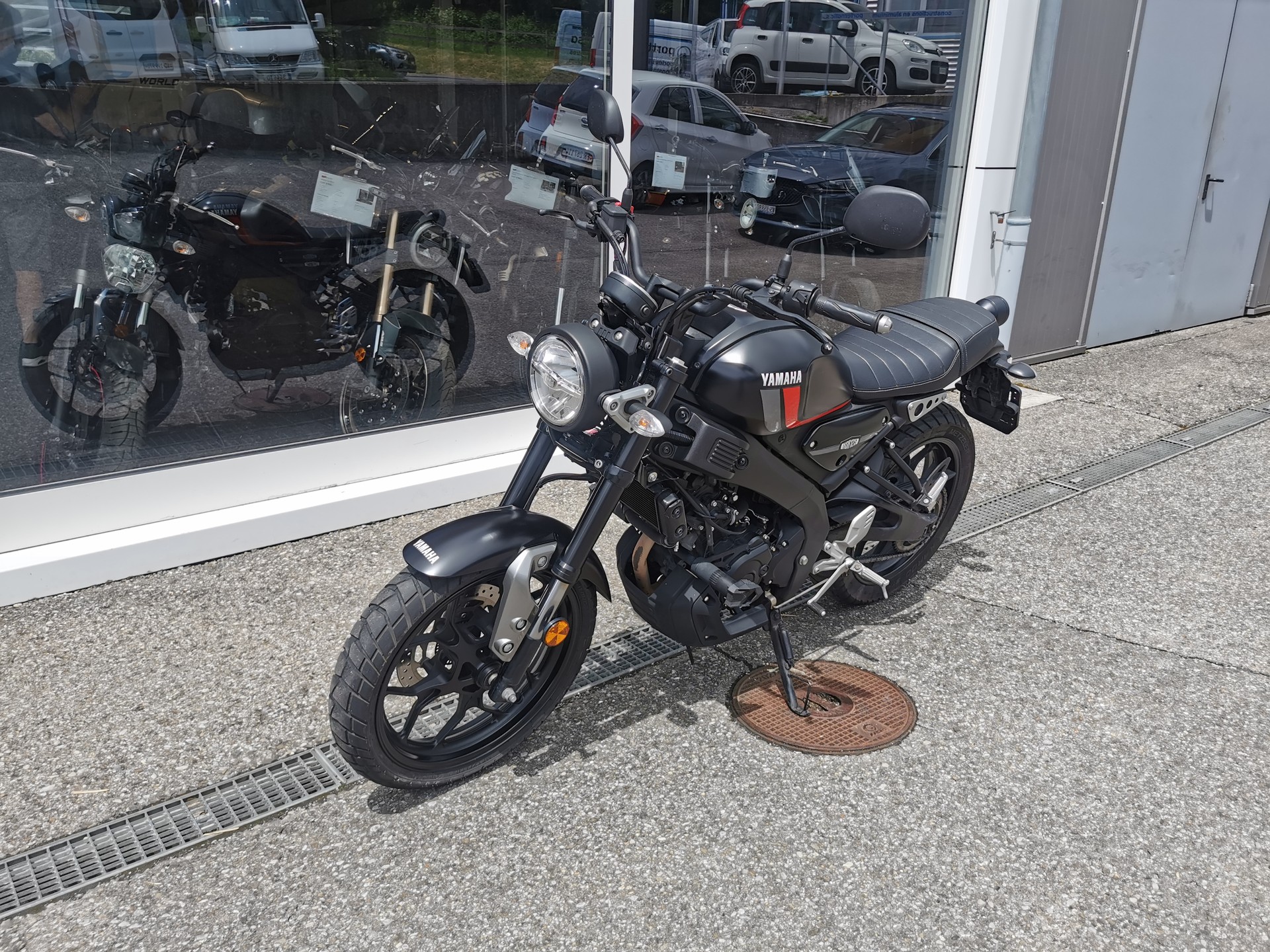 YAMAHA XSR 125-image-1