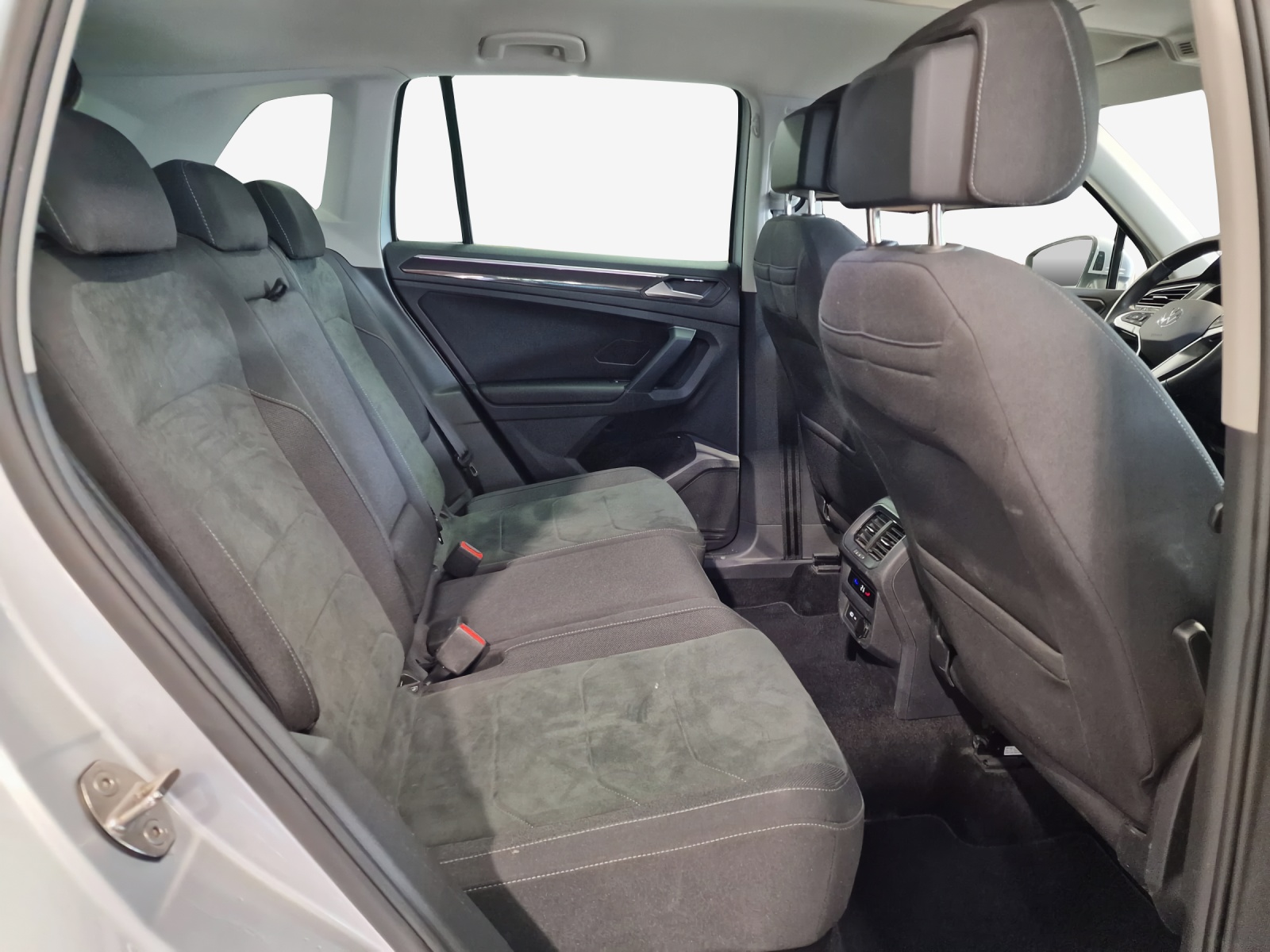 VW Tiguan 2.0 TDI SCR Elegance 4Motion DSG-image-10