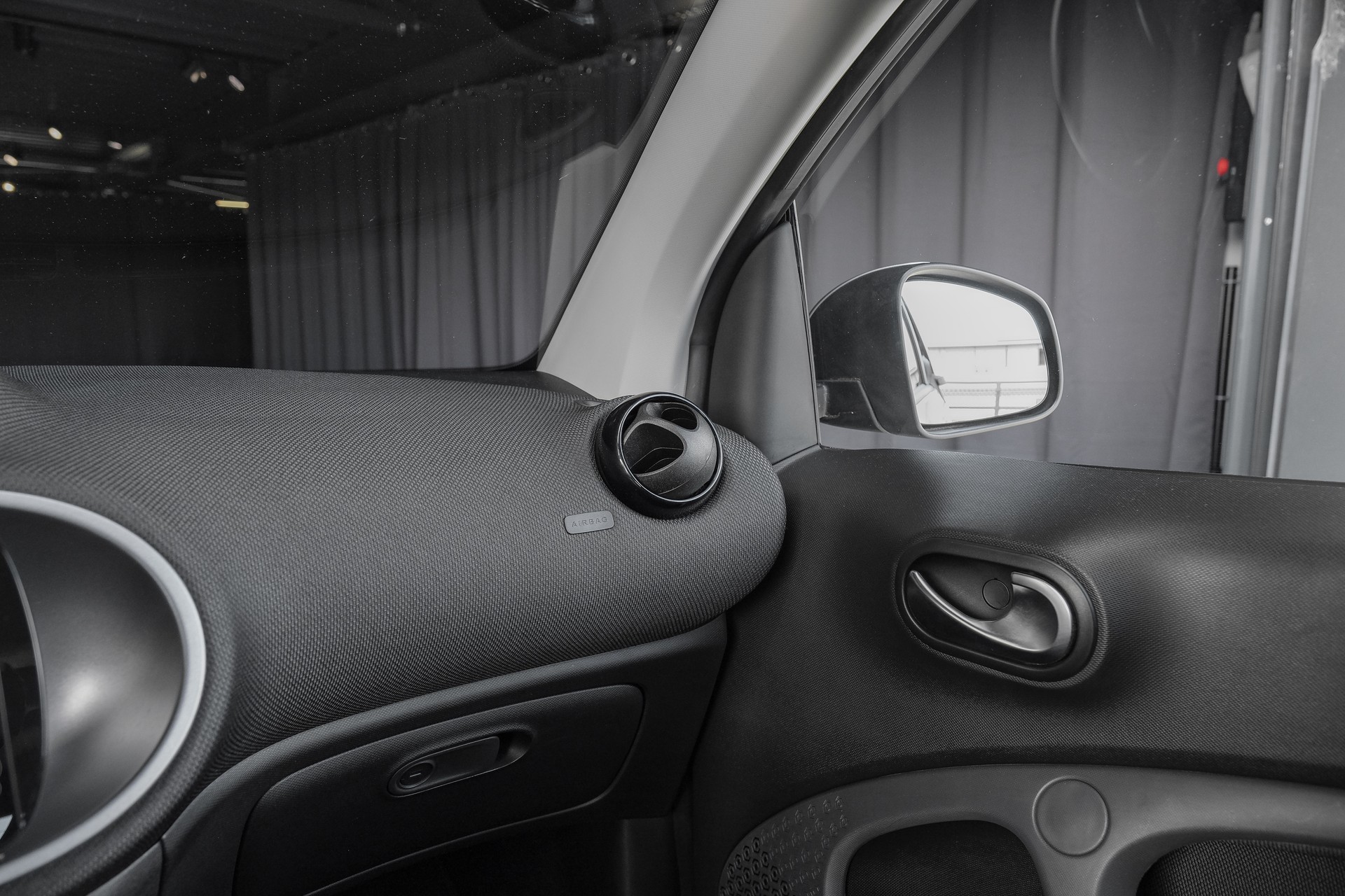 SMART Fortwo Urbanshadow Edition-image-18