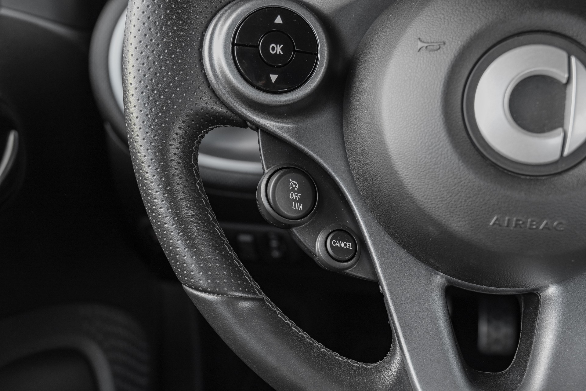 SMART Fortwo Urbanshadow Edition-image-19