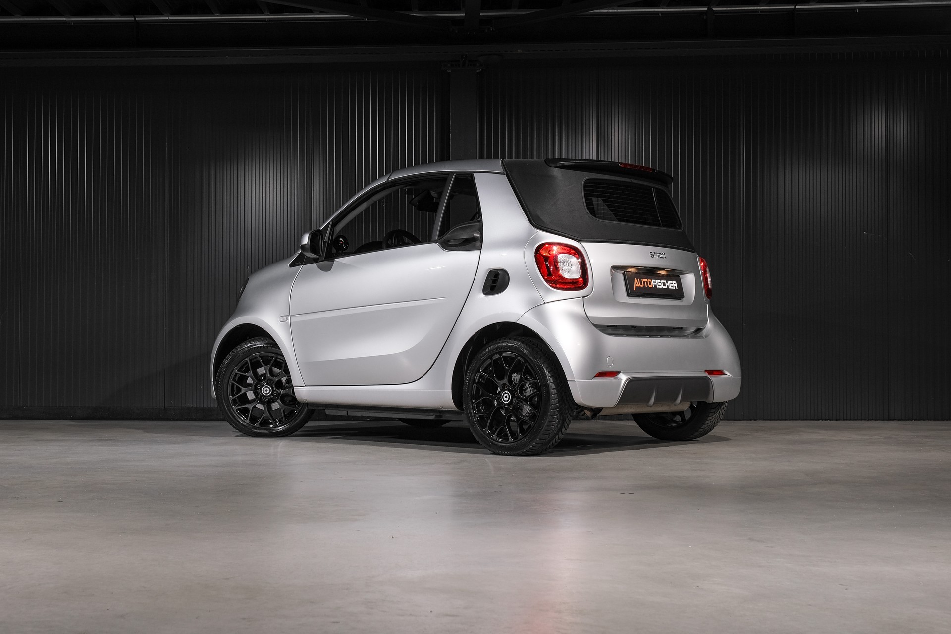 SMART Fortwo Urbanshadow Edition-showroom-element-1