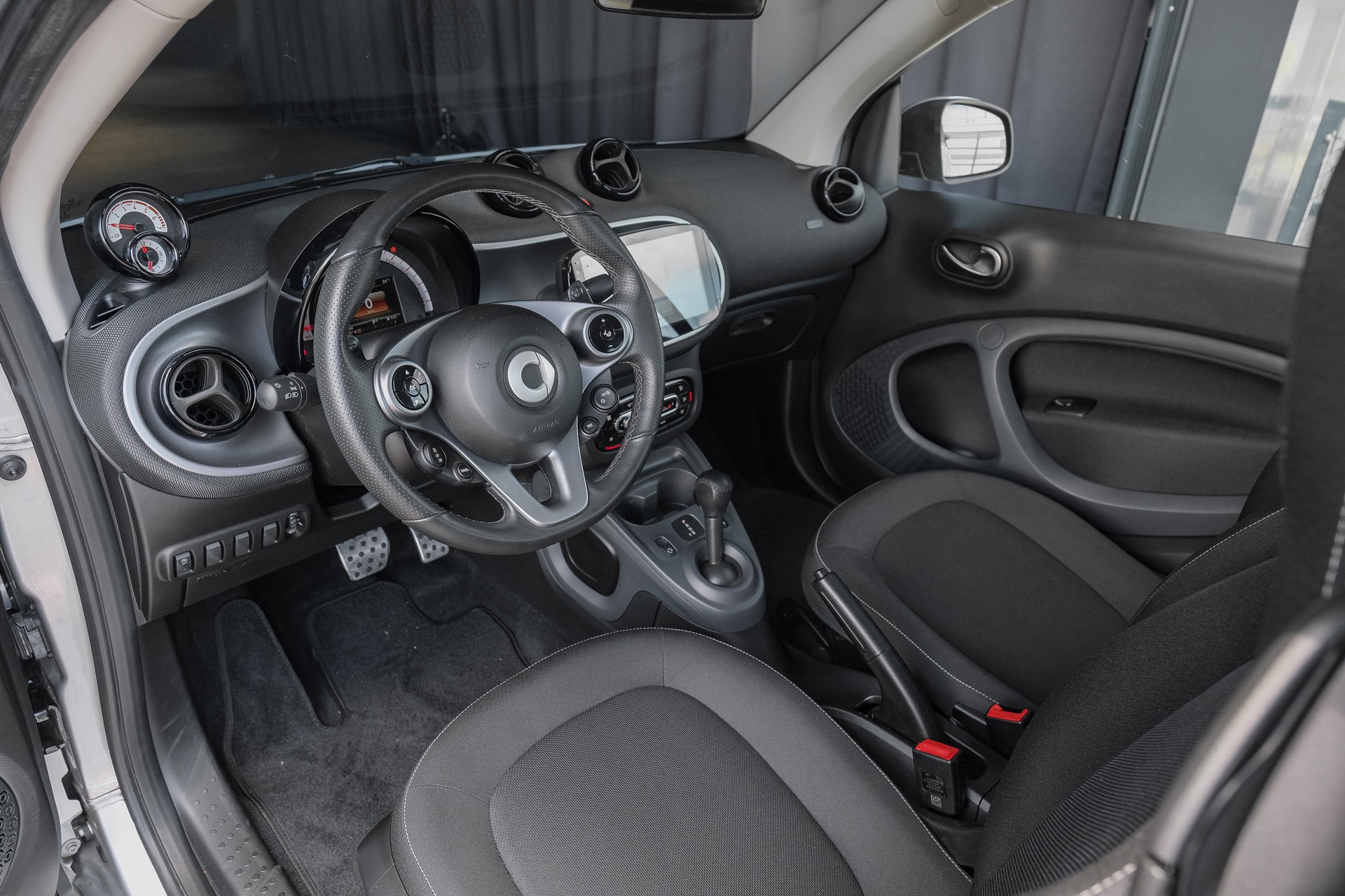 SMART Fortwo Urbanshadow Edition-image-11